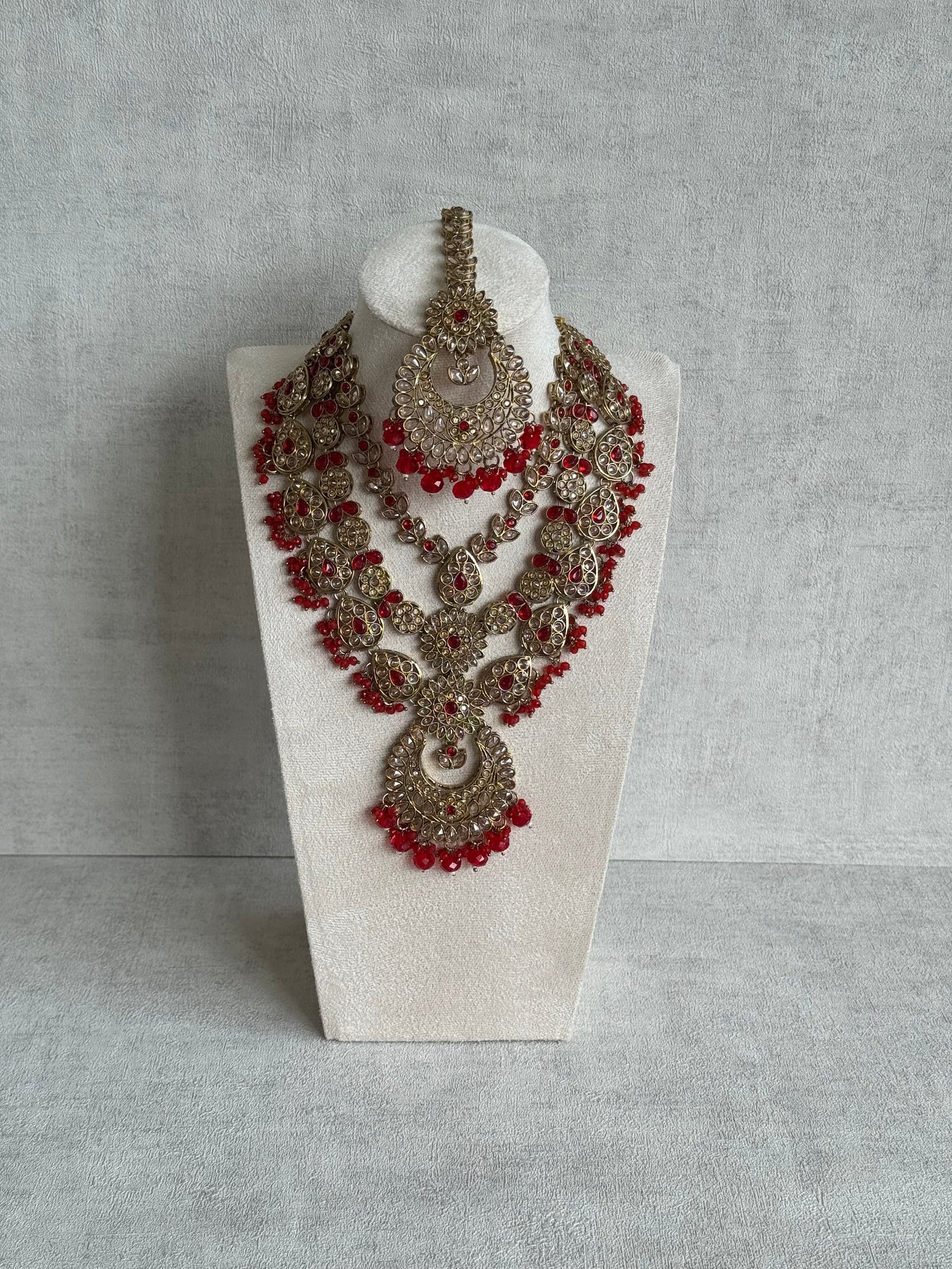 Ayura Designs Samreen Set with Tikka & Jhumkis – in Antique Gold with Red Beads & Mirror-Cut Stones