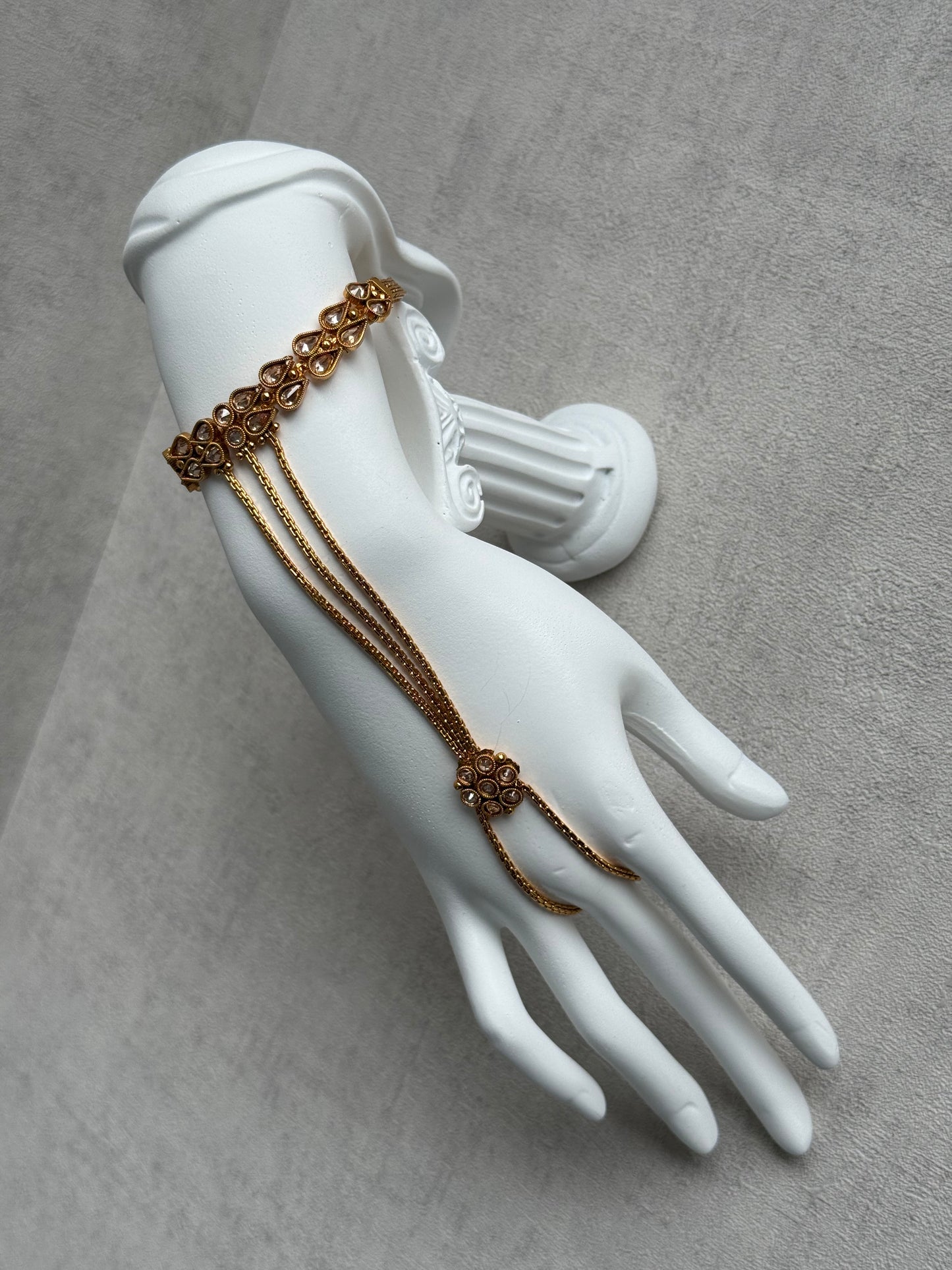 Ayura Designs Paru Haathphool – Single Hand Ornament with Kundan Detailing & Gold Finish