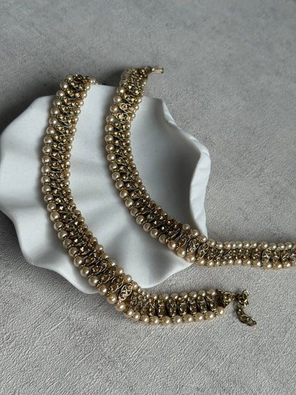 Ayura Designs Chandni Payals – Kundan Anklets with Ivory Pearls & Antique Gold Finish