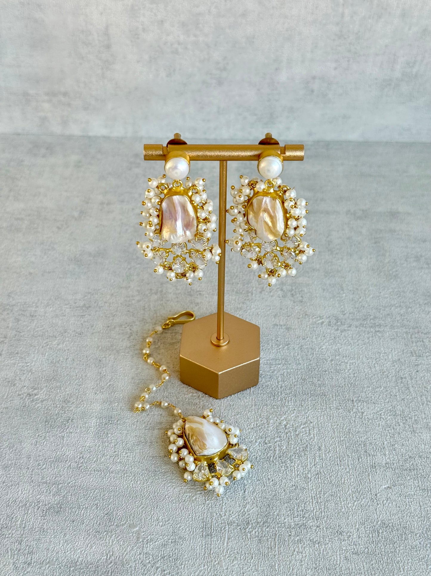 Ayura Designs Niamh Tikka Set – Baroque Pearl & Crystal Cluster Detailing in Antique Gold