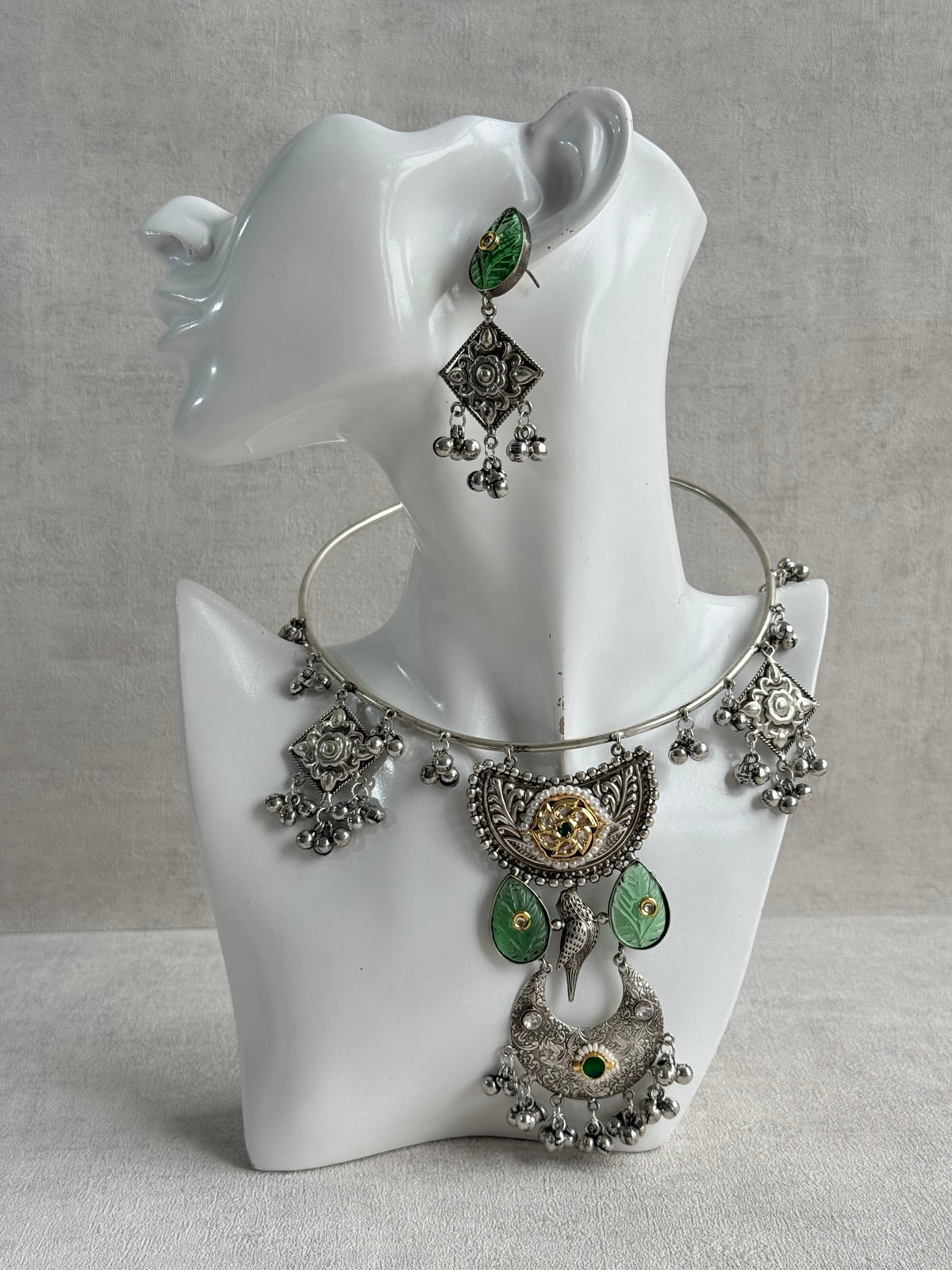 Ayura Designs Jiyana Collar Necklace Set – Leaf Green Carved Teardrop Stones & Oxidised Silver Finish