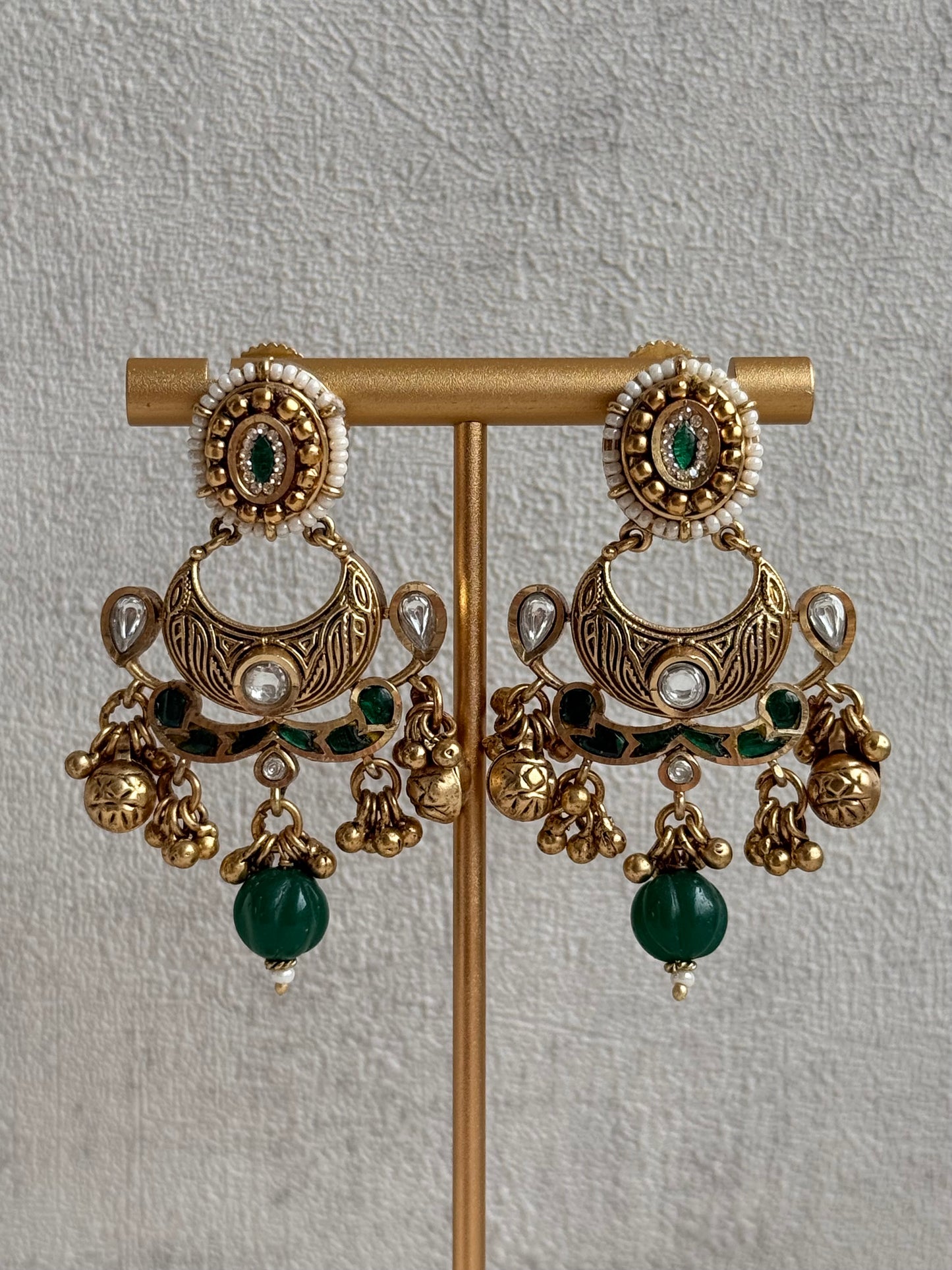Ayura Designs Sufna Choker Set with Earrings – Emerald Green Stones, Pearl Strands & Kundan Detailing