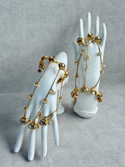 Ayura Designs Chand Haathphool – Antique Gold Hand Harness with Kundan-Style Mirror-Cut Stones & Pearl Detailing