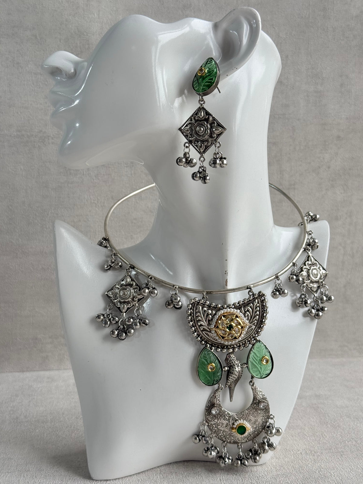 Ayura Designs Jiyana Collar Necklace Set – Leaf Green Carved Teardrop Stones & Oxidised Silver Finish