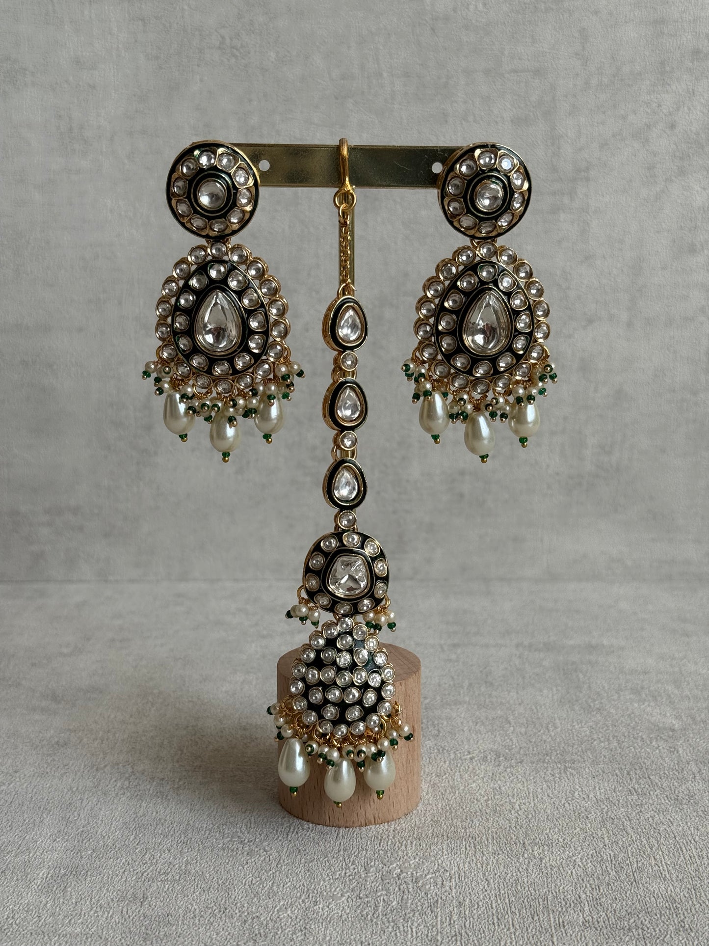 Ayura Designs Ayesha Bridal Set with Necklace, Earrings, Tikka & Passa – Emerald Green Enamel, Mirror-Cut Stones, Pearls & Antique Gold Kundan Detailing