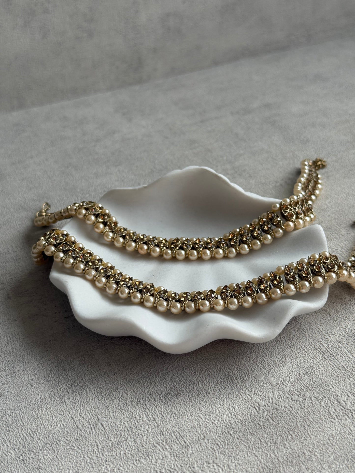 Ayura Designs Chandni Payals – Kundan Anklets with Ivory Pearls & Antique Gold Finish