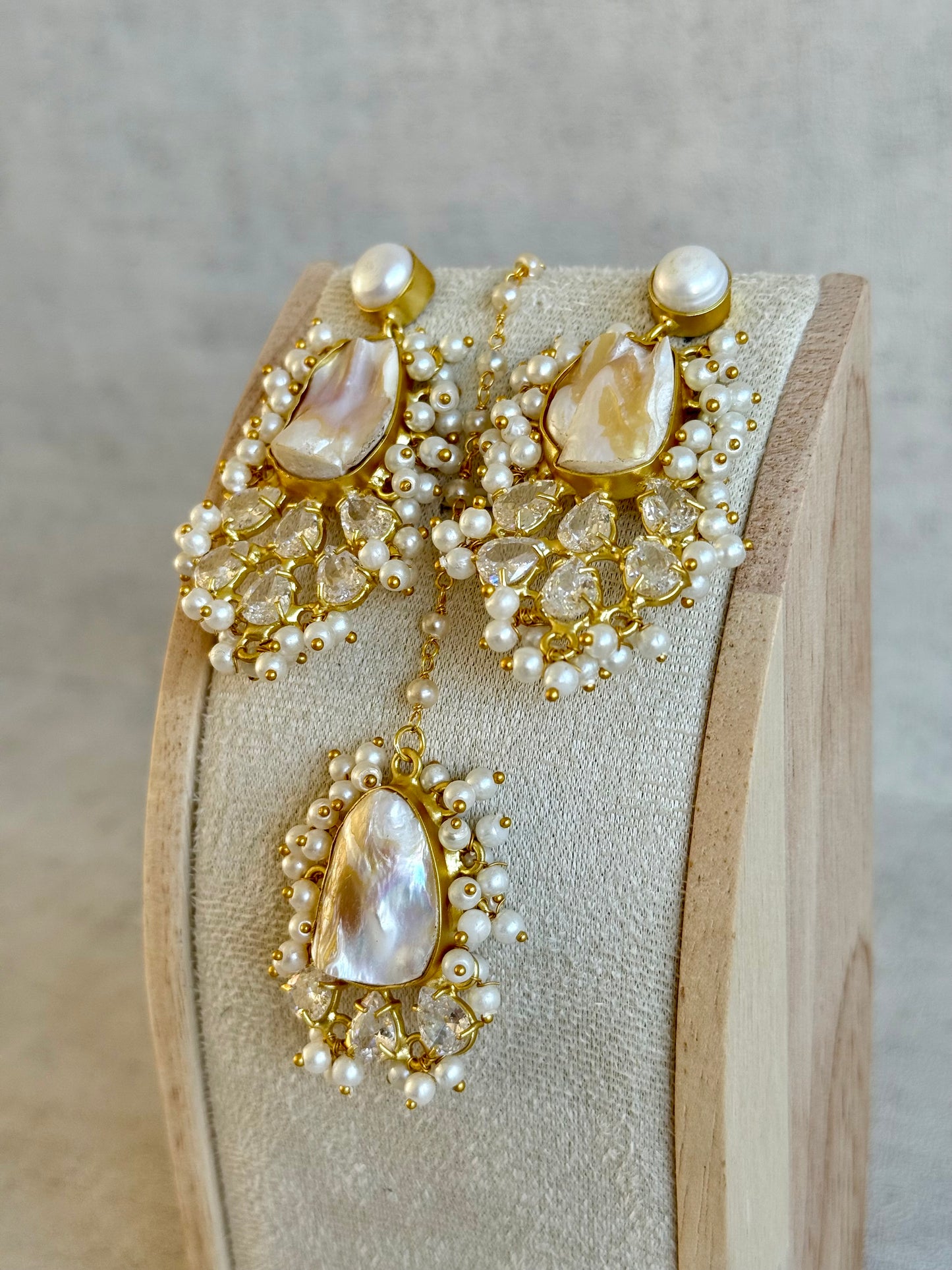 Ayura Designs Niamh Tikka Set – Baroque Pearl & Crystal Cluster Detailing in Antique Gold