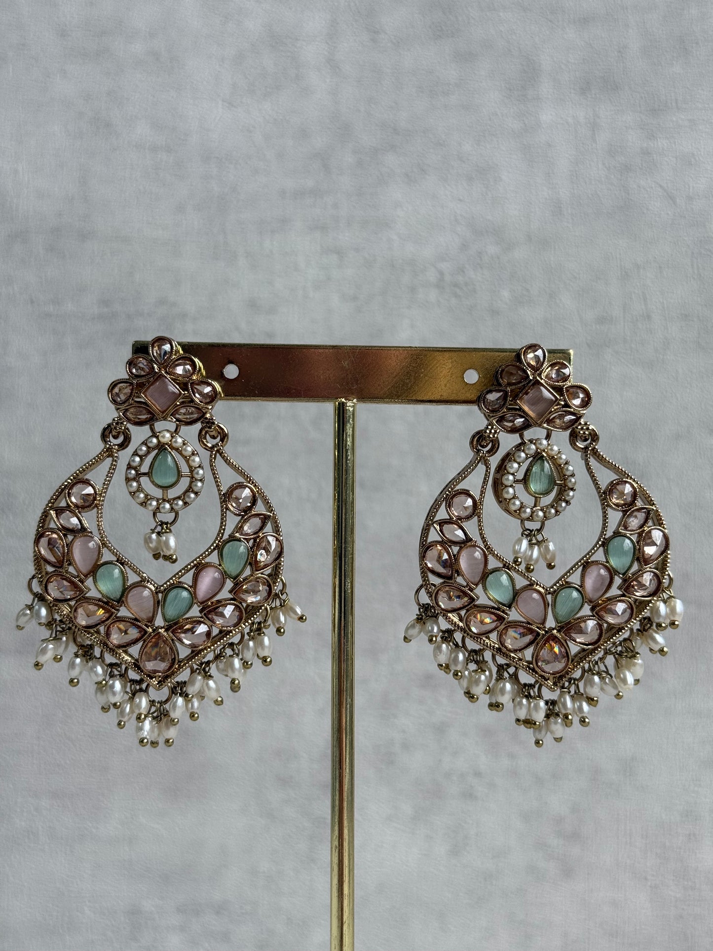 Ayura Designs Damini Tikka Set – Mirror-Cut Kundan Earrings & Tikka with Mint & Blush Enamel and Pearl Detailing