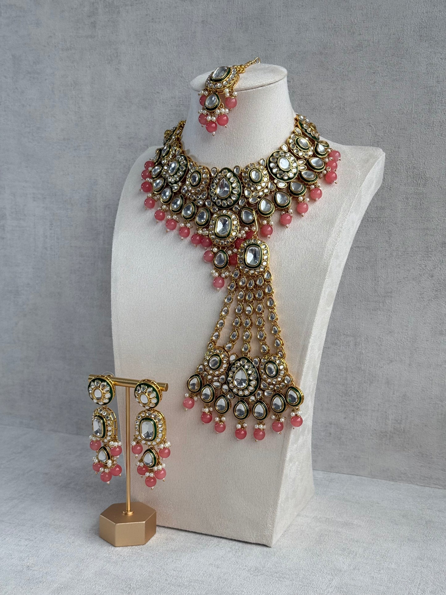 Ayura Designs Jashan Set with Necklace, Earrings, Tikka & Passa – Kundan Detailing, Pearl Drops & Blush Peach Beads