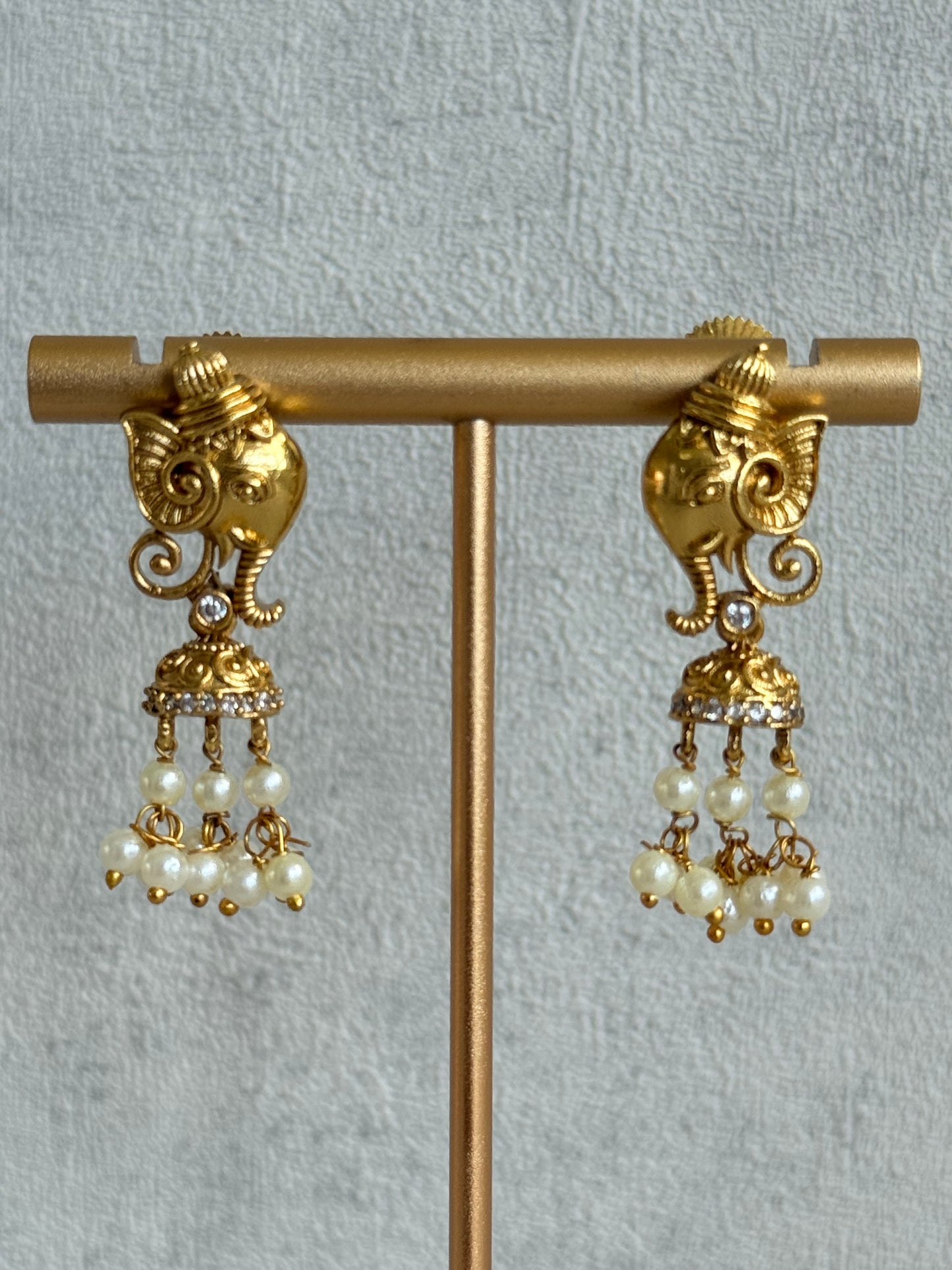 Ayura Designs Wadha Collar Necklace Set with Earrings – Gold Elephant Pendant & Emerald Green Stone Detailing