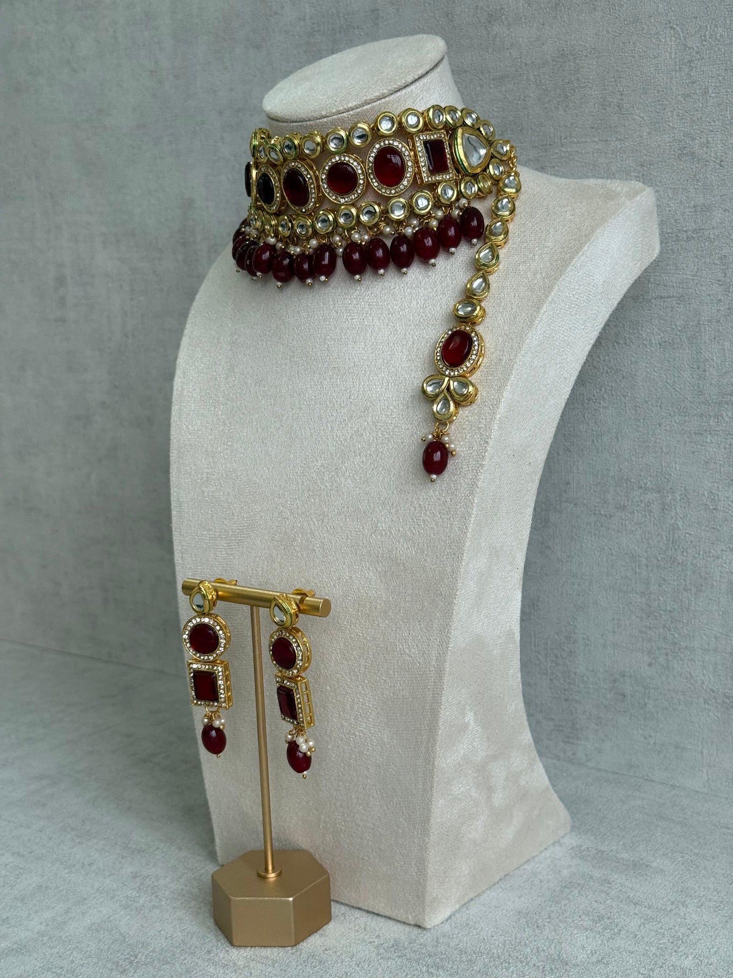 Ayura Designs Ishi Set With Choker, Earrings & Tikka – Kundan Stones With Deep Maroon Beads