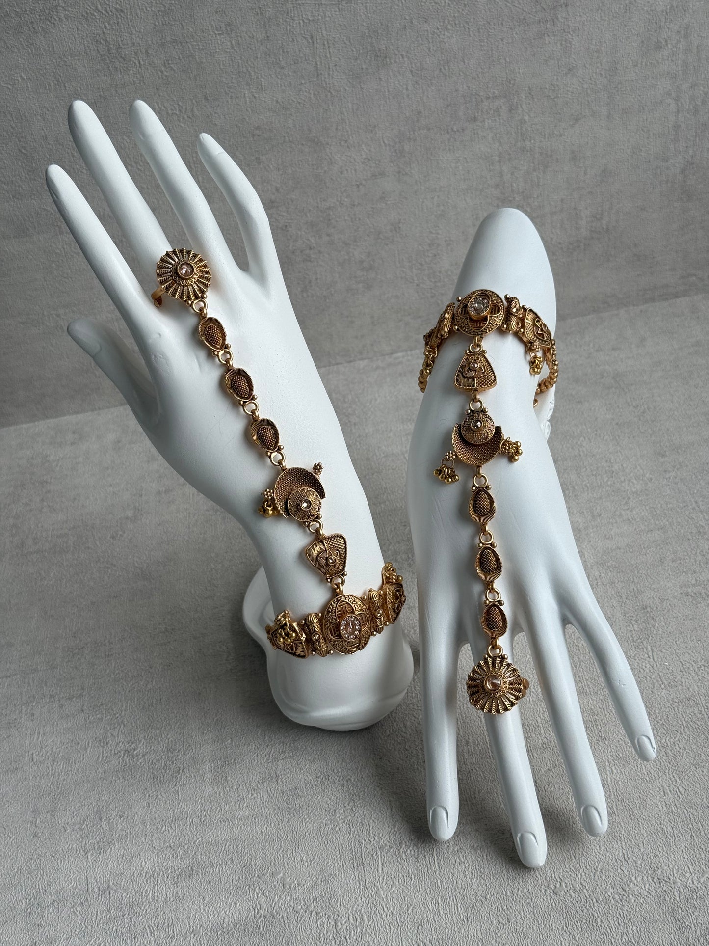 Ayura Designs Rewa Haathphool – Set of 2 Antique Gold Filigree Hand Ornament with Kundan Detailing