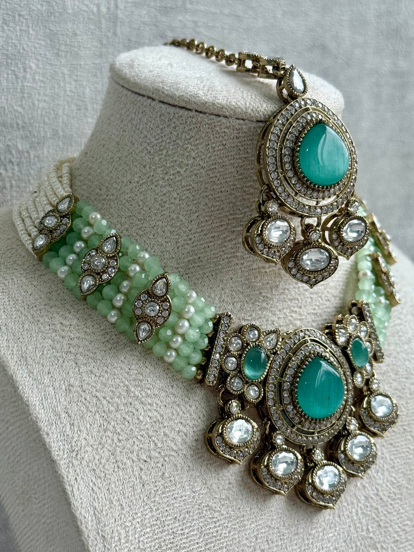 Ayura Designs Rahi Set – Mint & Pistachio Green Dual-Tone Stones with Mirror-Cut Detailing & Pearl Strands