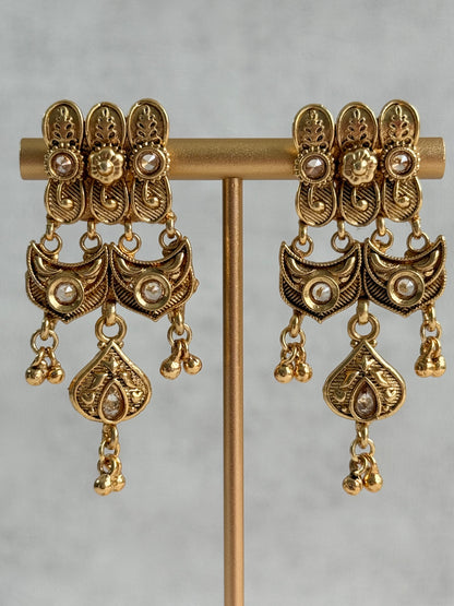 Ayura Designs Sifat Bridal Set with Earrings & Tikka – Antique Gold Kundan Waterfall Design with Paisley & Ghungroo Drops