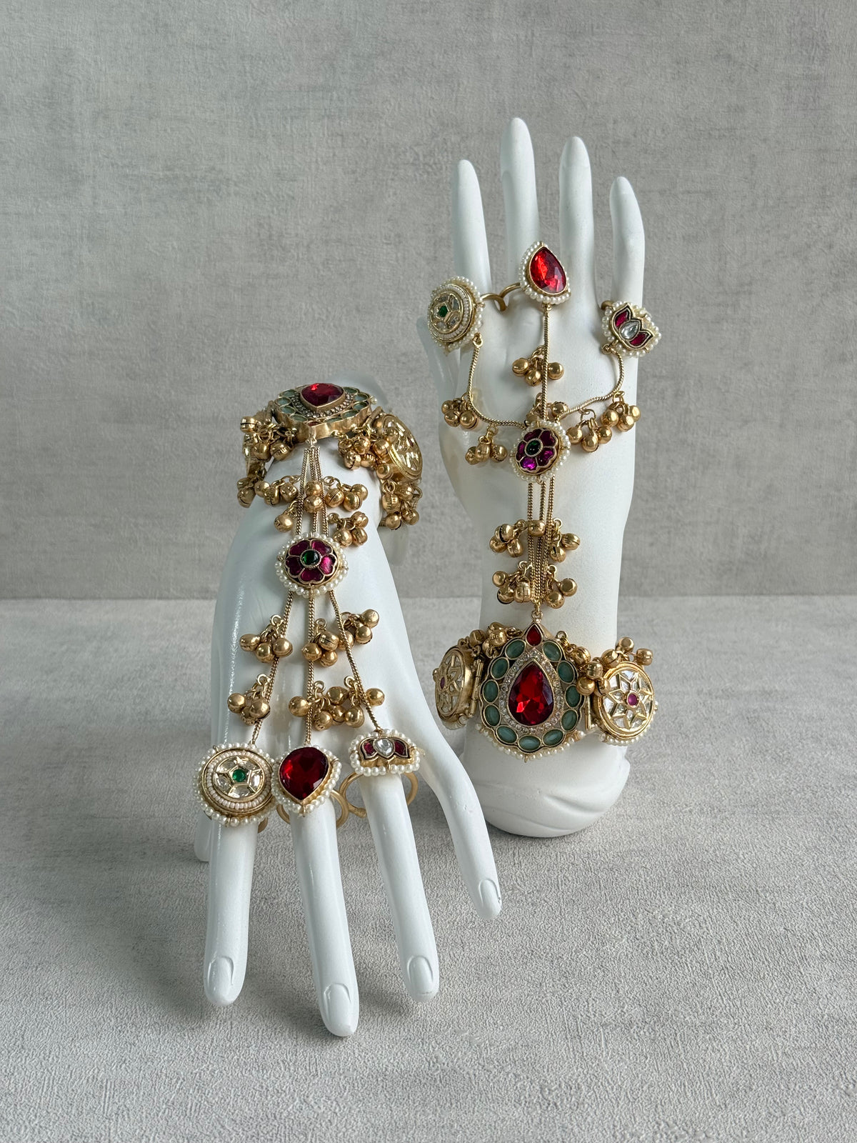 Ayura Designs Ekavira Haathphool Set of 2 – Kundan Style Hand Harness with Ruby Red, Rani Pink & Green Stones, Ghungroo Detailing & Pearls
