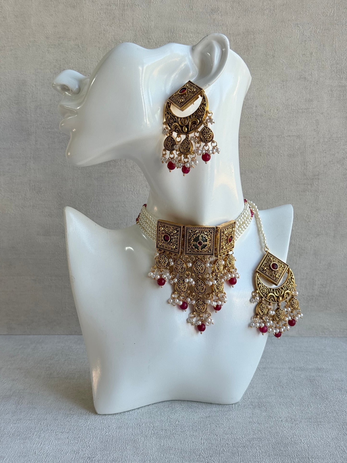 Ayura Designs Samera Choker Set with Earrings & Tikka – Rani Pink Beads, Pearl Detailing, Green Centre Stone, Floral Motifs & Antique Gold Finish
