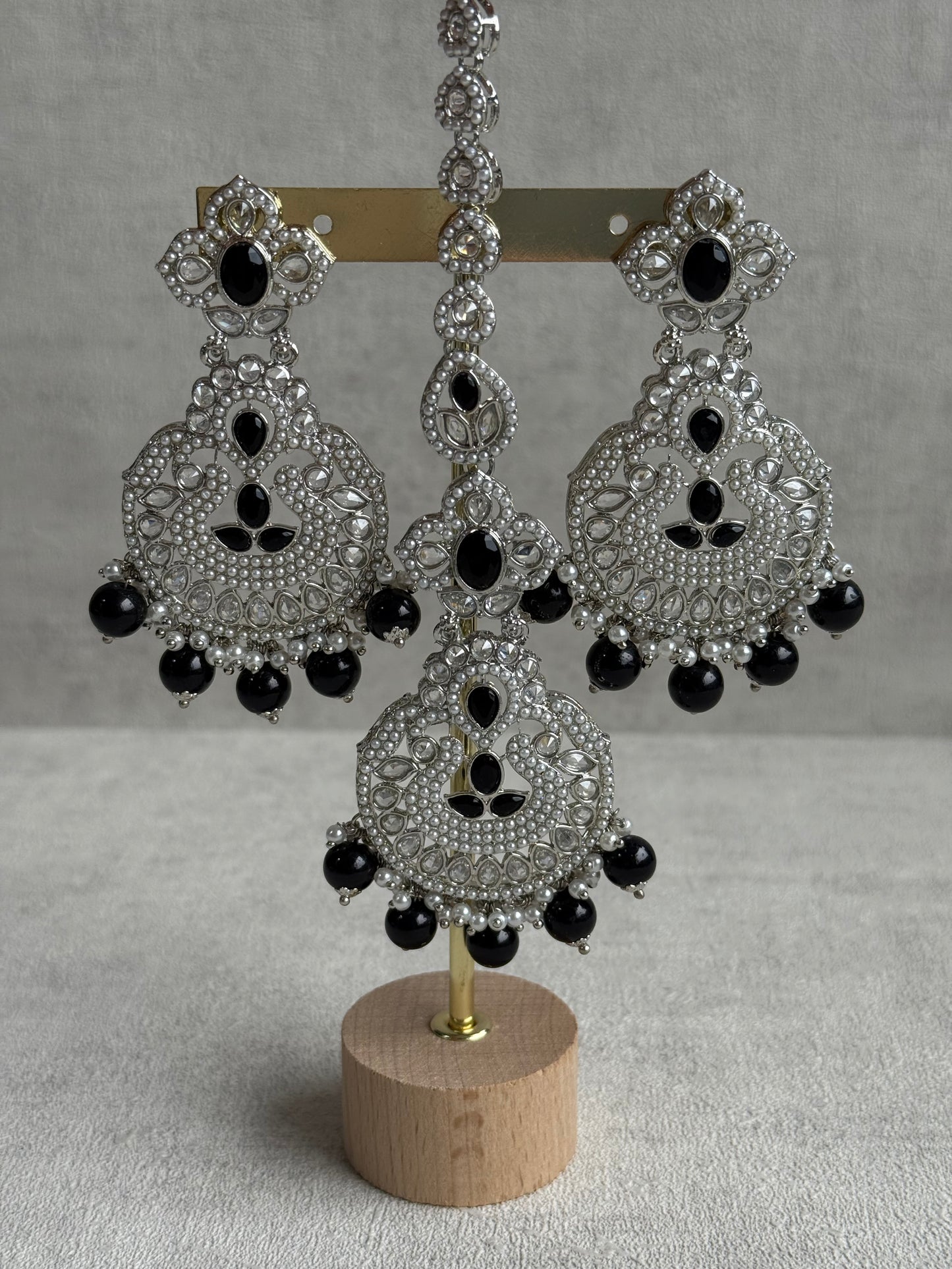Ayura Designs Zarlish Set – Choker, Earrings & Tikka with Mirror-Cut Stones, Black & White Beads & Silver Finish