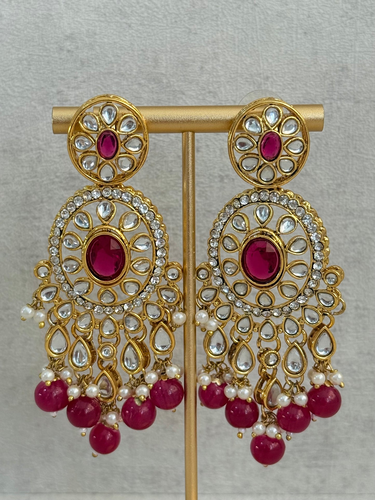 Ayura Designs Zara Set with Necklace, Earrings, Tikka & Passa – Antique Gold with Kundan Detailing & Rani Pink Beads
