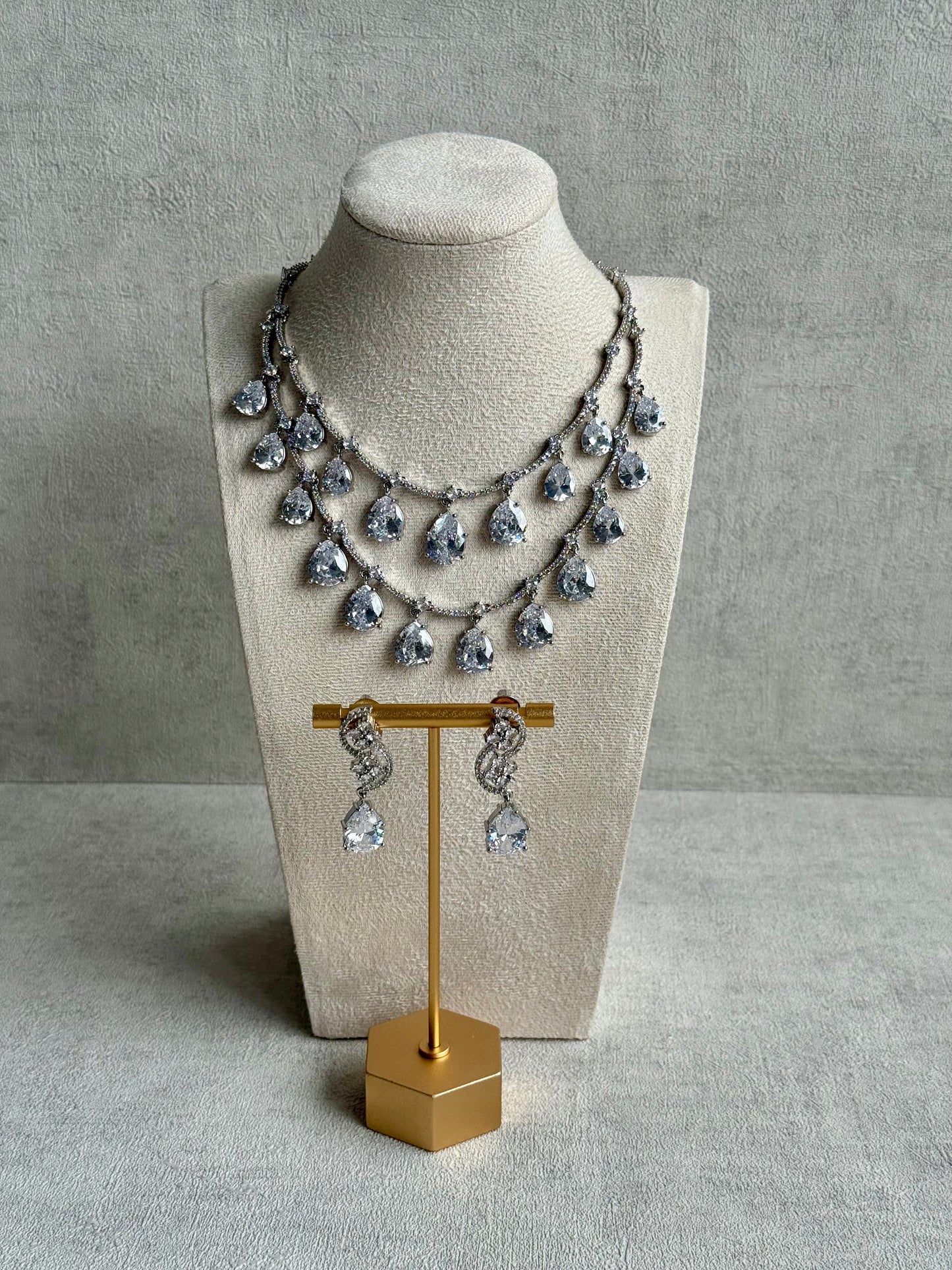 Ayura Designs Nida Set with Necklace & Earrings – Clear Crystal Stones, Diamond-Cut Detailing & Silver Finish