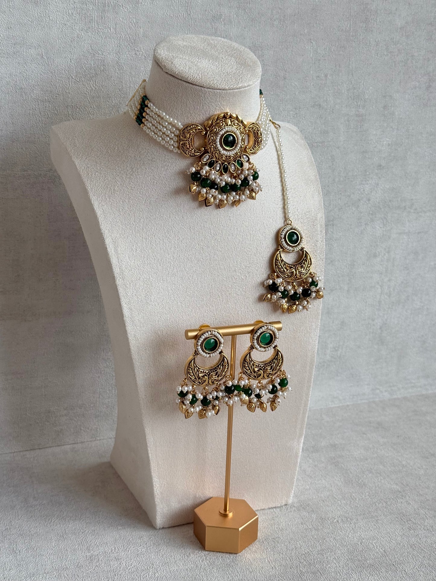 Ayura Designs Mehr Choker Set with Earrings & Tikka – Emerald Green Stones, Pearl Beads, Pearl Strands & Antique Gold Finish