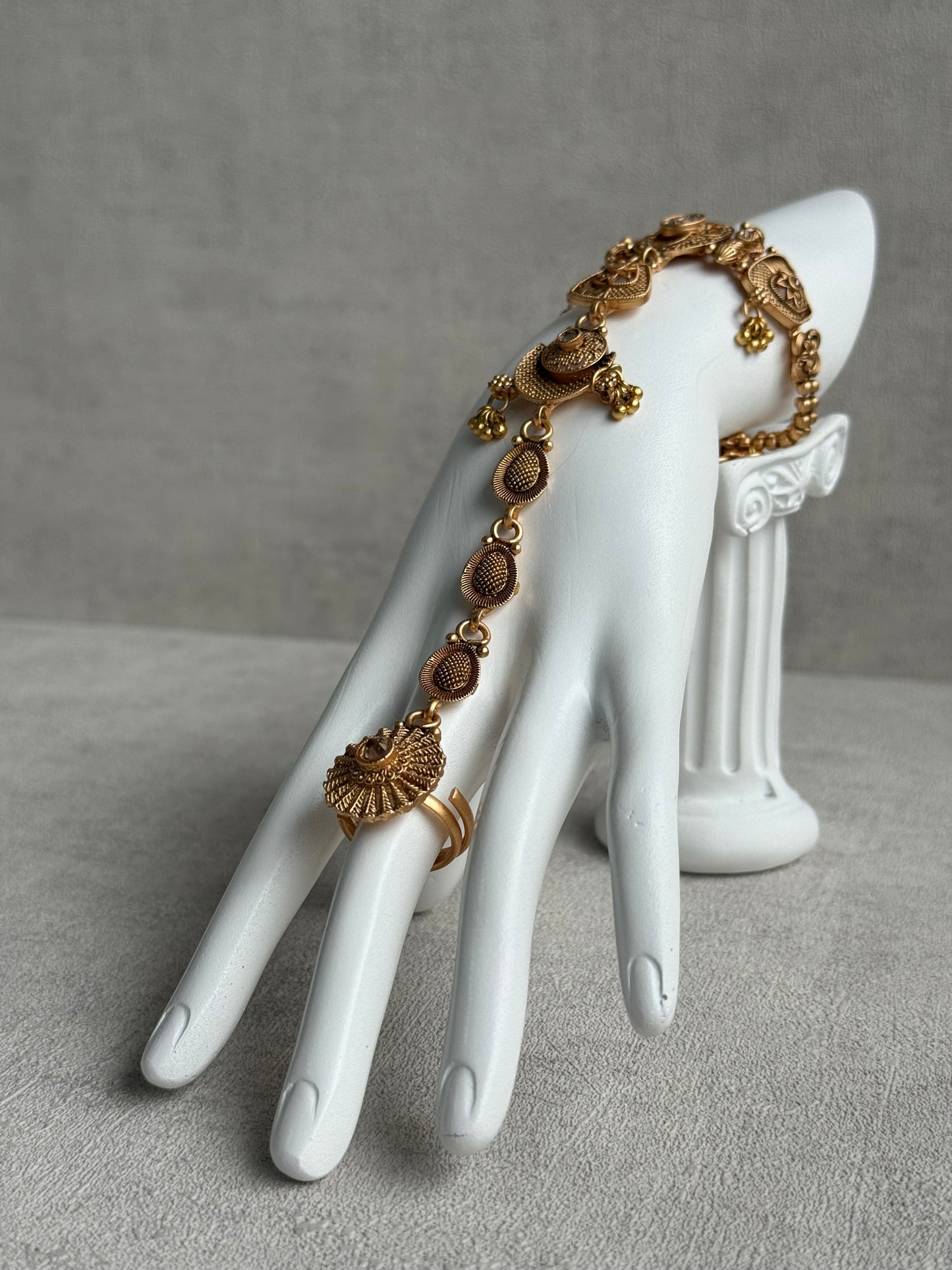 Ayura Designs Rewa Haathphool – Set of 2 Antique Gold Filigree Hand Ornament with Kundan Detailing