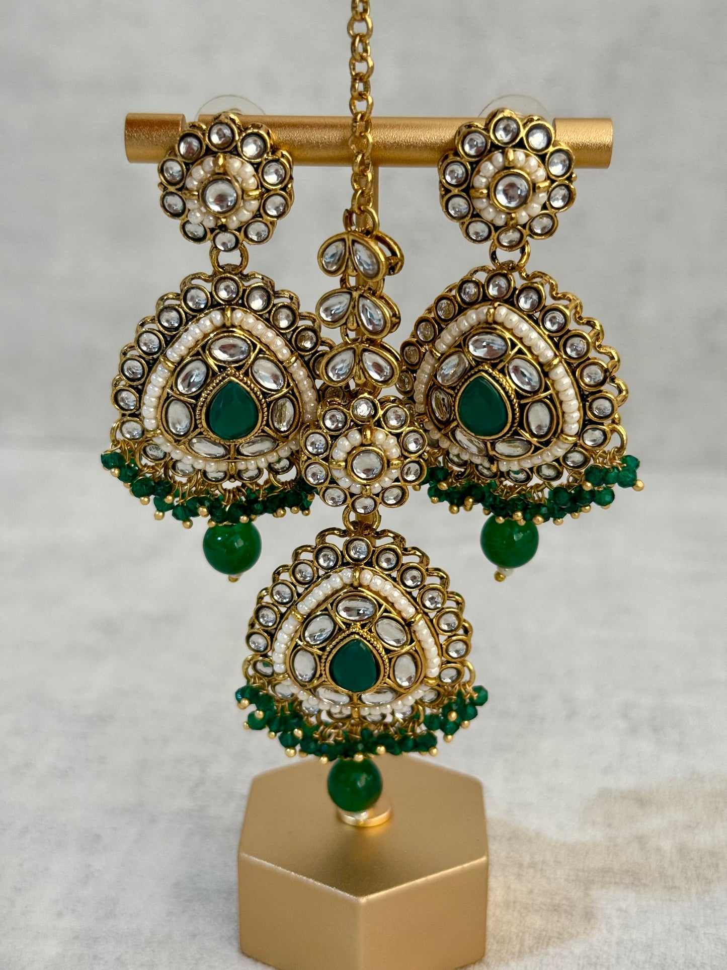 Ayura Designs Tehreem Set with Necklace, Earrings & Tikka – Mirror-Cut Stones, Emerald Green Beads & Antique Gold Finish