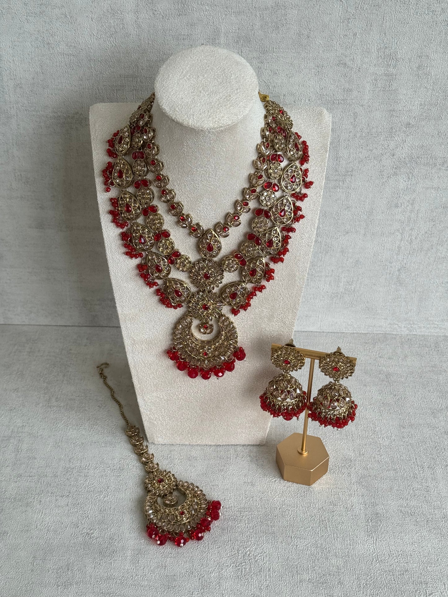 Ayura Designs Samreen Set with Tikka & Jhumkis – in Antique Gold with Red Beads & Mirror-Cut Stones