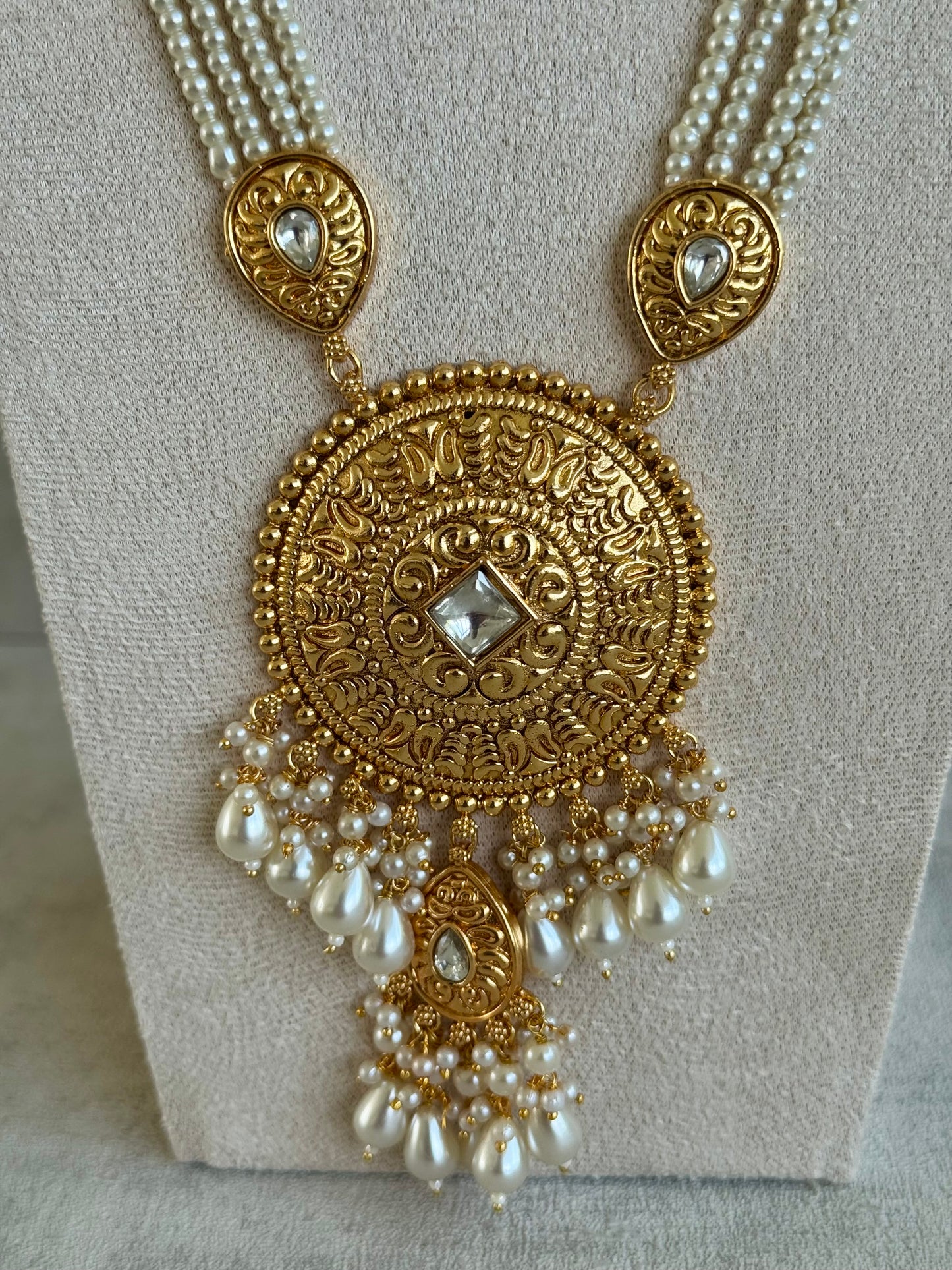 Ayura Designs Mannat Bridal Set with Choker, Haar, Earrings, Tikka & Passa – Ivory Pearls & Antique Gold Finish