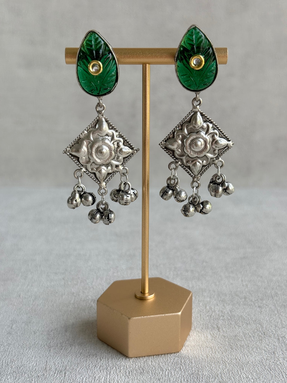 Ayura Designs Jiyana Collar Necklace Set – Emerald Green Carved Teardrop Stones & Oxidised Silver Finish
