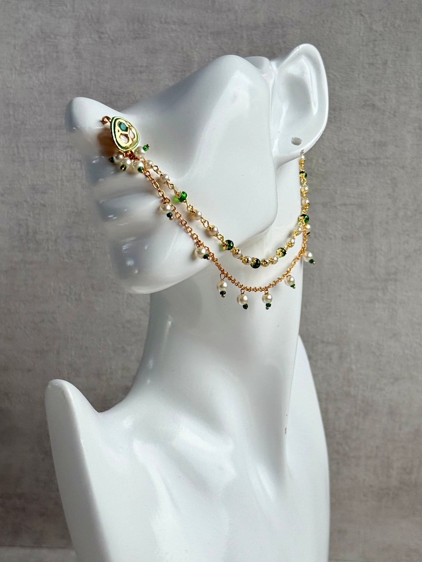 Ayura Designs Fakira Nose Ring – Kundan-Style Detailing with Emerald & Pearl Chain