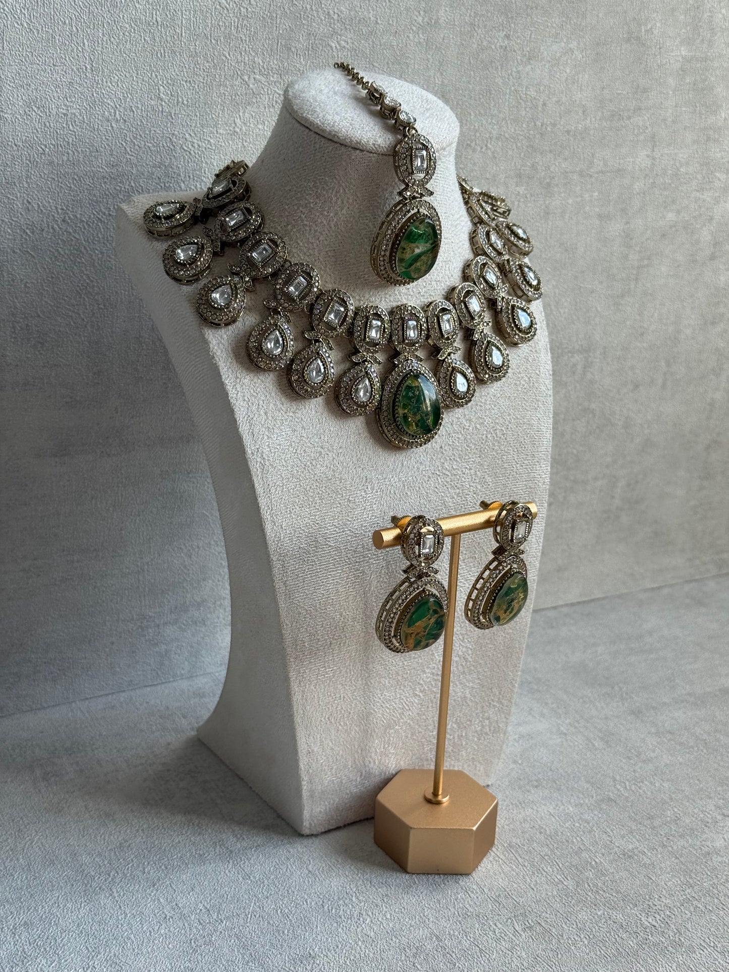 Ayura Designs Aurora Set with Earrings & Tikka – Emerald Green Stone & Mirror-Cut Accents in Antique Gold Finish