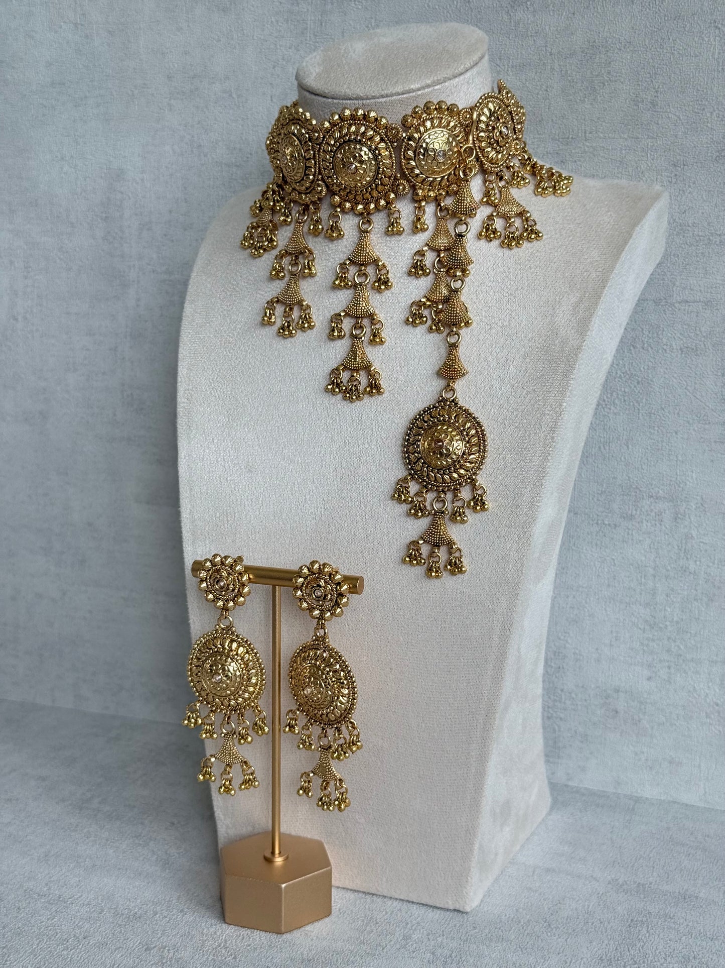 Ayura Designs Farzeena Choker Set with Earrings & Tikka – Traditional Gold Tone Waterfall Jewellery Set with Ghungroo Detailing