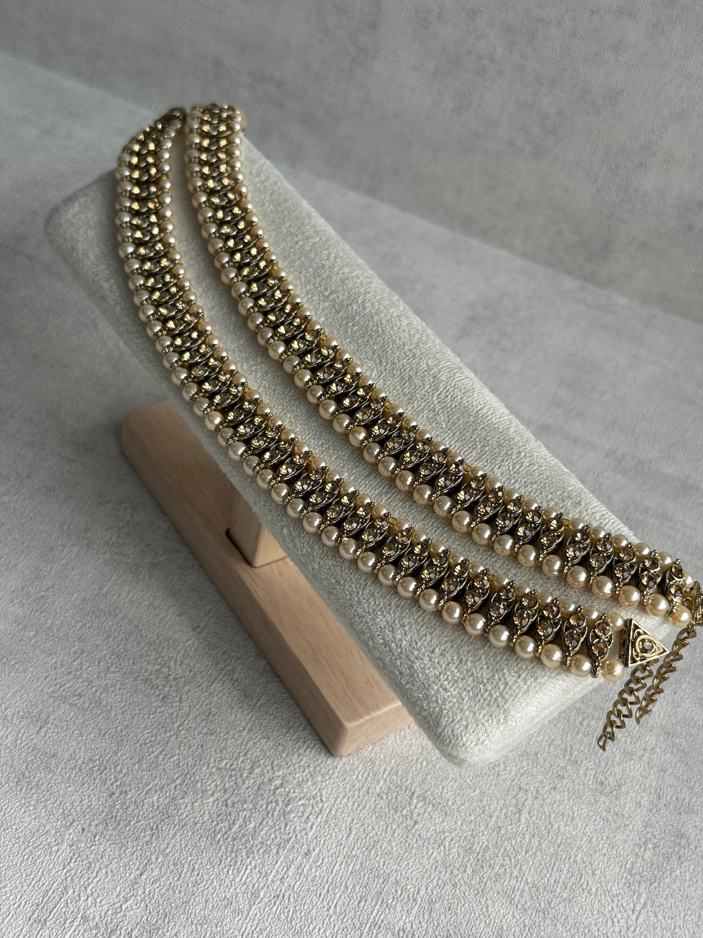 Ayura Designs Chandni Payals – Kundan Anklets with Ivory Pearls & Antique Gold Finish