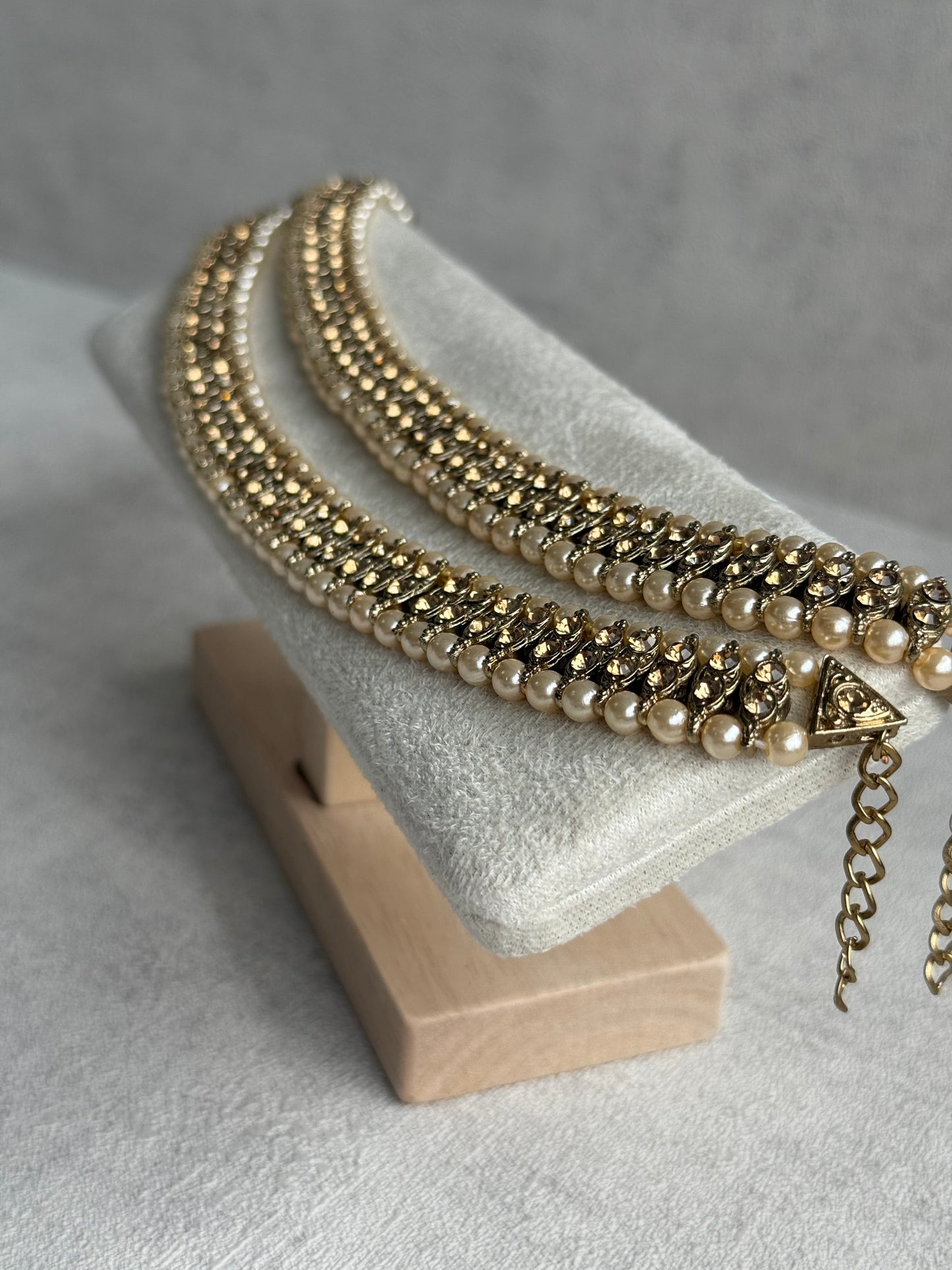 Ayura Designs Chandni Payals – Kundan Anklets with Ivory Pearls & Antique Gold Finish