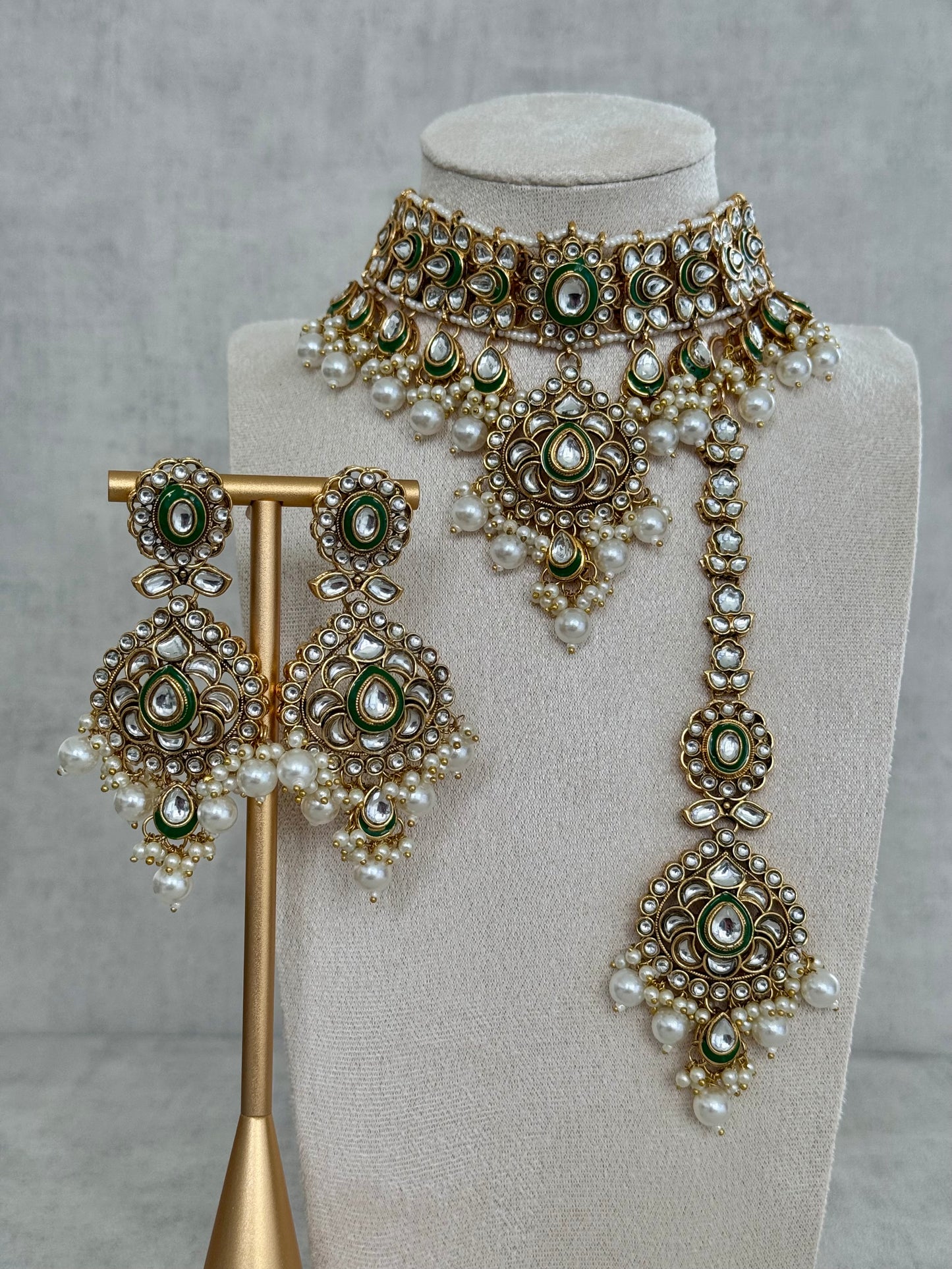 Ayura Designs Arzoi Set with Earrings & Tikka – Exquisite Kundan Adorned with Lustrous Pearls