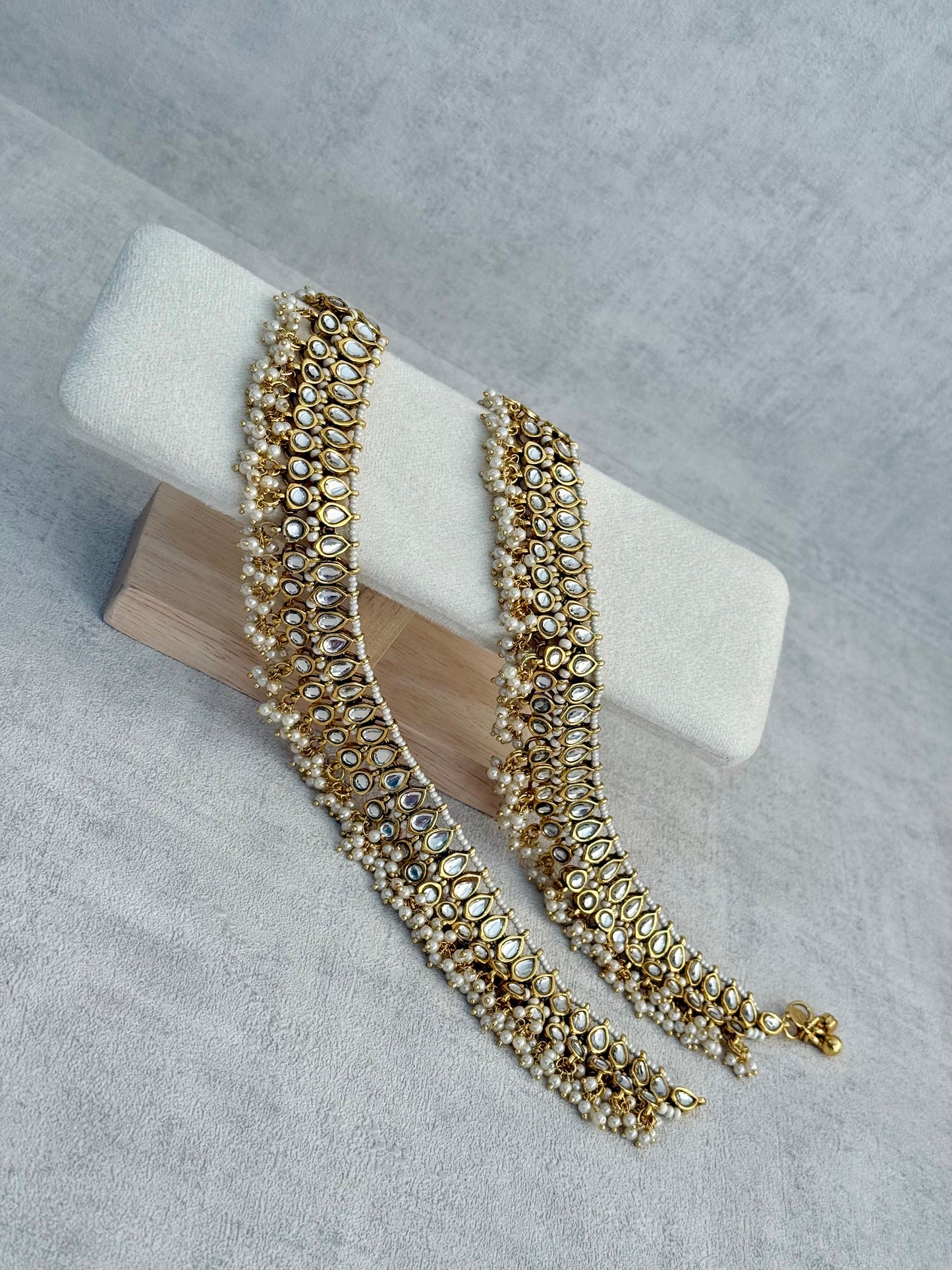 Ayura Designs Zanzi Payals – Kundan Teardrop Anklets with Pearl Cluster Detailing