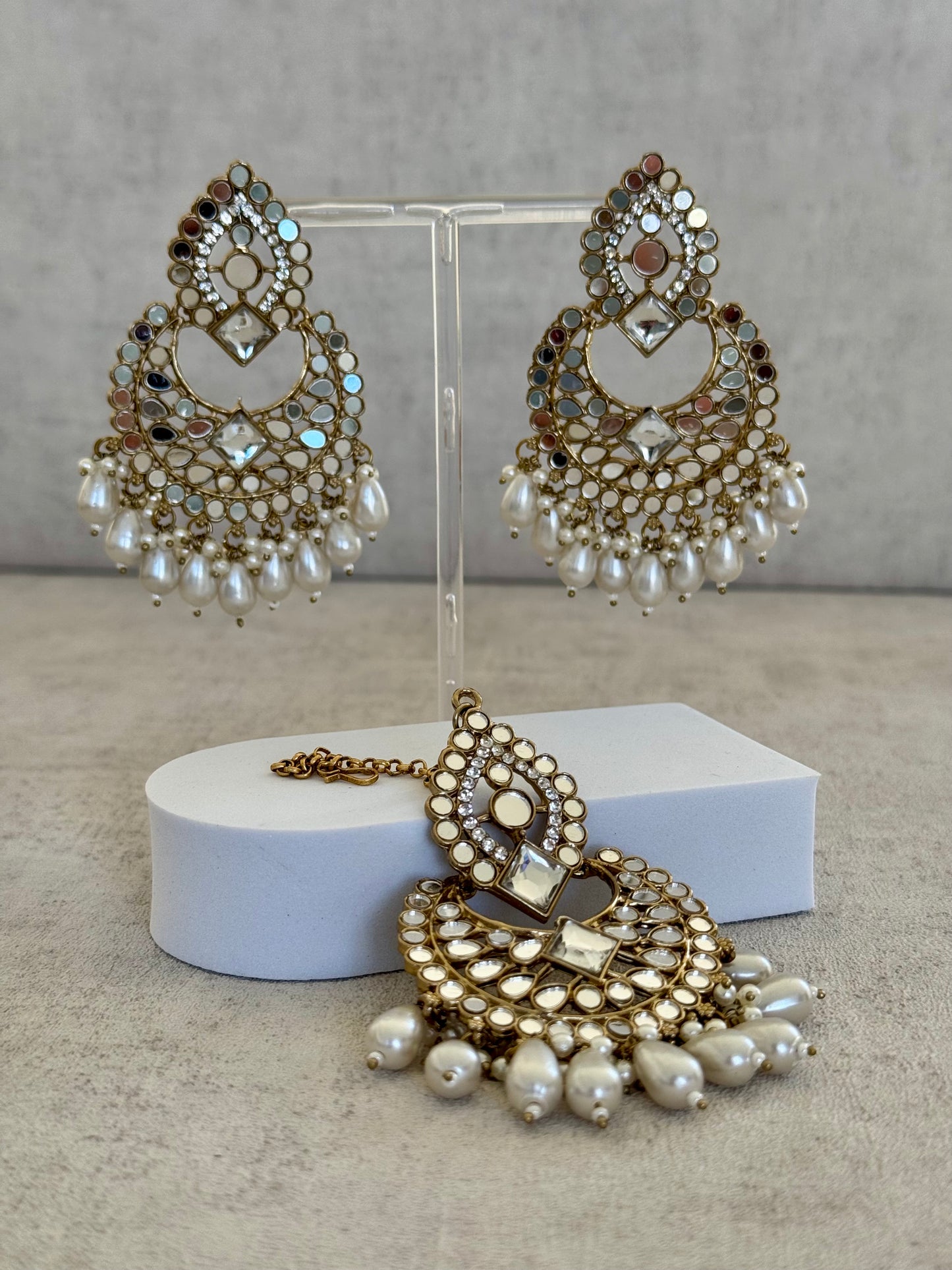 Ayura Designs Dilkash Tikka Set with Earrings – Kundan, Mirror Work & Pearls