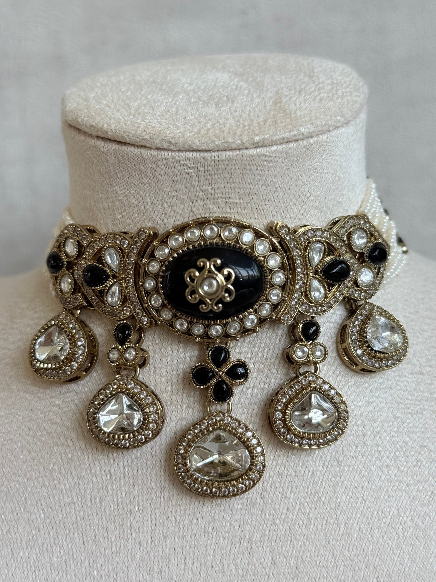 Ayura Designs Myra Choker Set with Earrings & Tikka – Black Kundan & Pearl Detailing