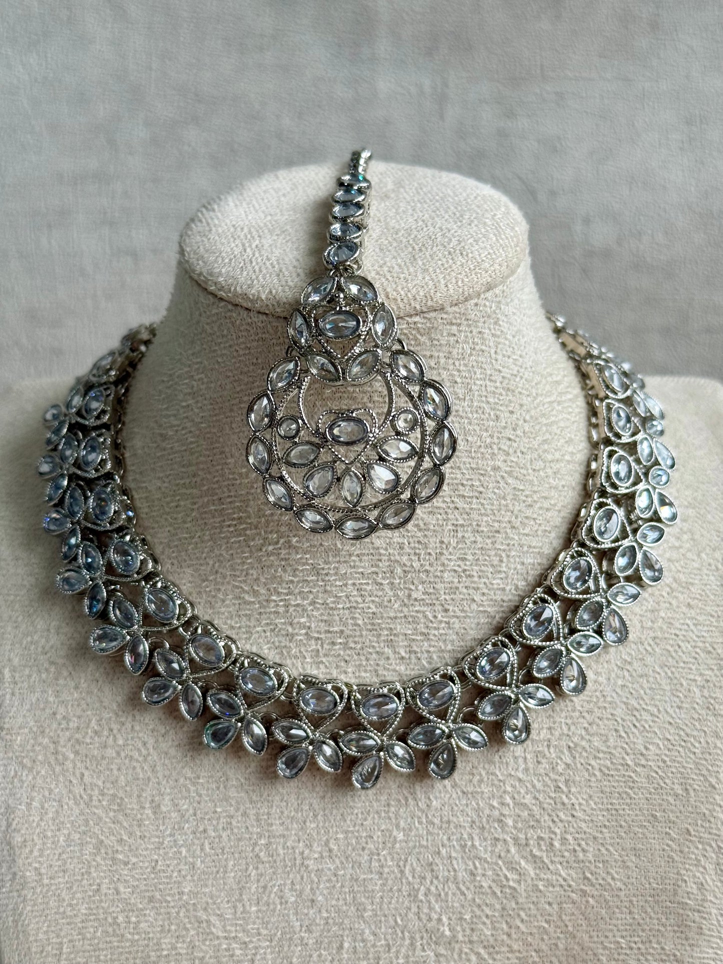 Ayura Designs Urwa Set – Necklace, Earrings & Tikka with Mirror-Cut Stones in Antique Silver Finish