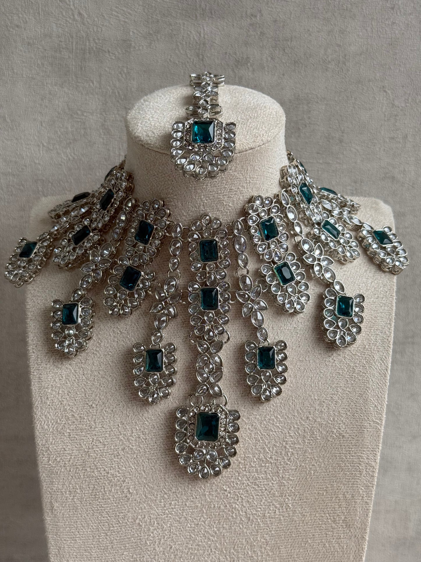 Ayura Designs Zinnia Set – Necklace, Earrings & Tikka with Teal Stones and Mirror-Cut Polki in Silver Finish