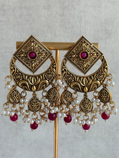 Ayura Designs Samera Choker Set with Earrings & Tikka – Rani Pink Beads, Pearl Detailing, Green Centre Stone, Floral Motifs & Antique Gold Finish