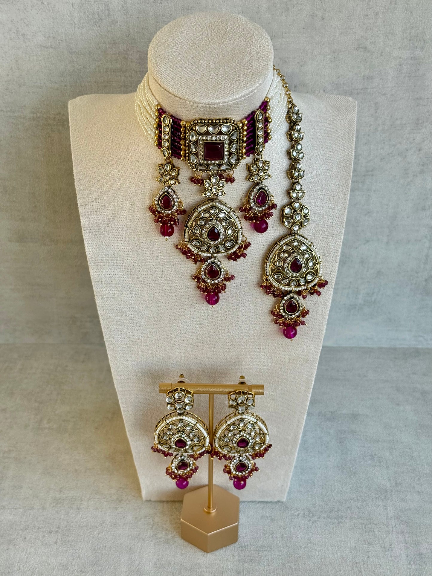 Ayura Designs Zarmeen Choker Set with Earrings & Tikka – Mirror-Cut Stones, Antique Gold Finish and Magenta Beads