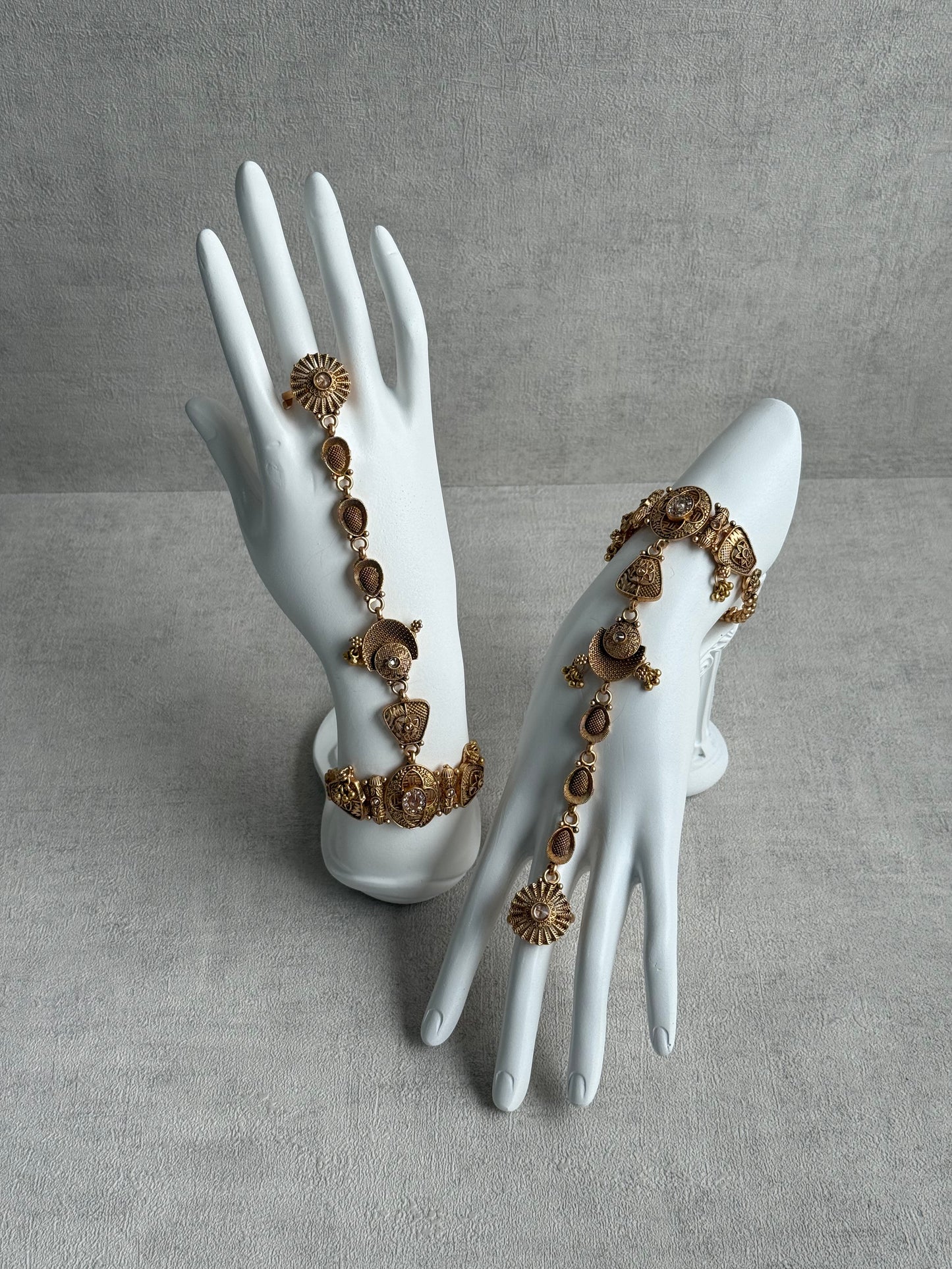 Ayura Designs Rewa Haathphool – Set of 2 Antique Gold Filigree Hand Ornament with Kundan Detailing