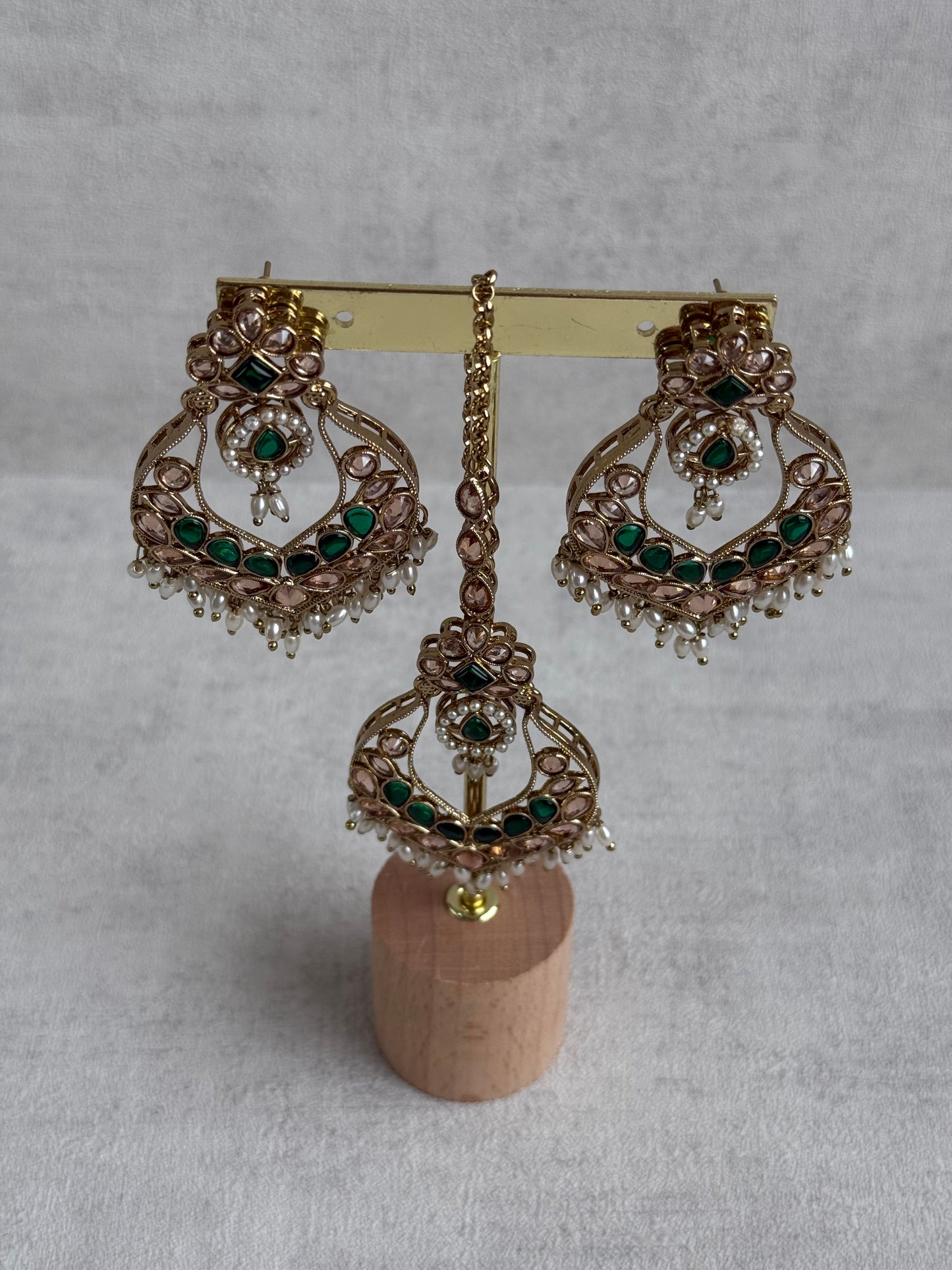 Ayura Designs Damini Tikka Set – Mirror-Cut Kundan Earrings & Tikka with Emerald Green Enamel and Pearl Detailing