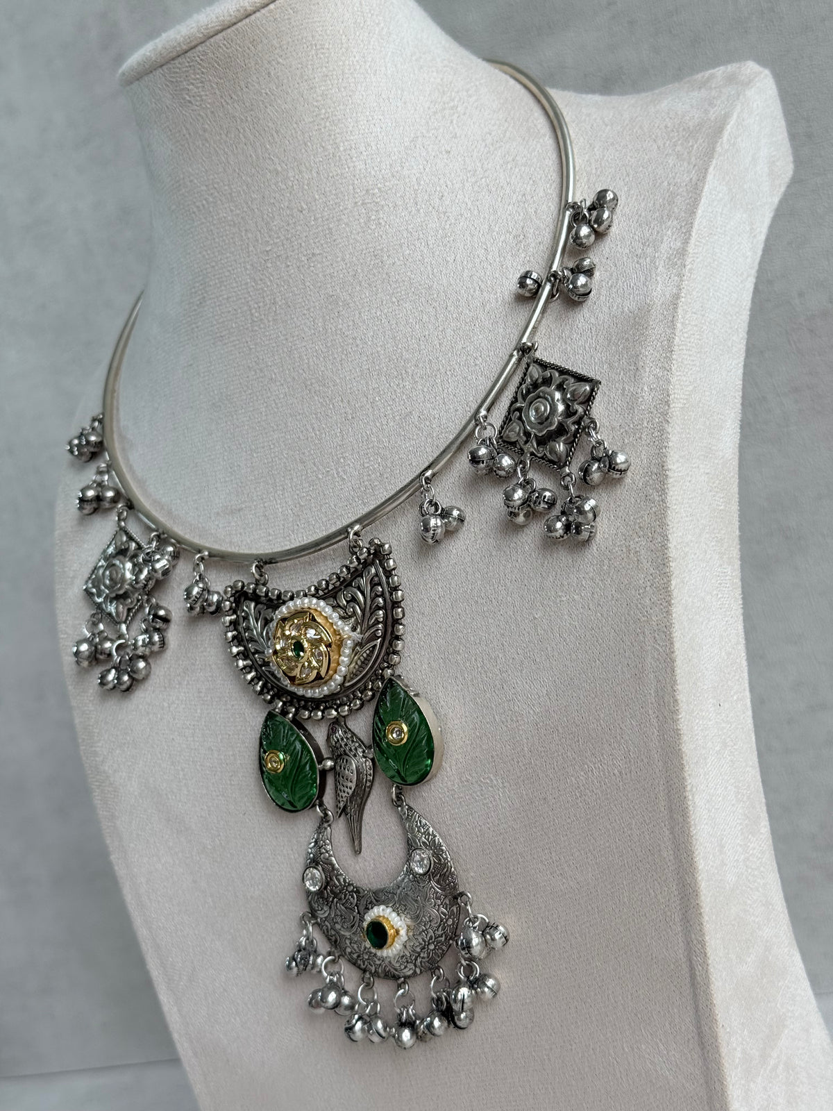 Ayura Designs Jiyana Collar Necklace Set – Leaf Green Carved Teardrop Stones & Oxidised Silver Finish