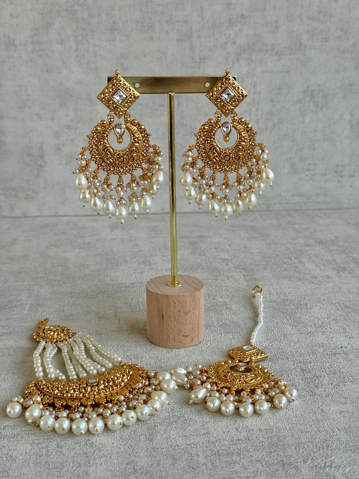 Ayura Designs Mannat Bridal Set with Choker, Haar, Earrings, Tikka & Passa – Ivory Pearls & Antique Gold Finish