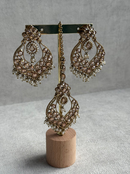 Ayura Designs Damini Tikka Set – Mirror-Cut Champagne Kundan Earrings & Tikka with Pearl Detailing