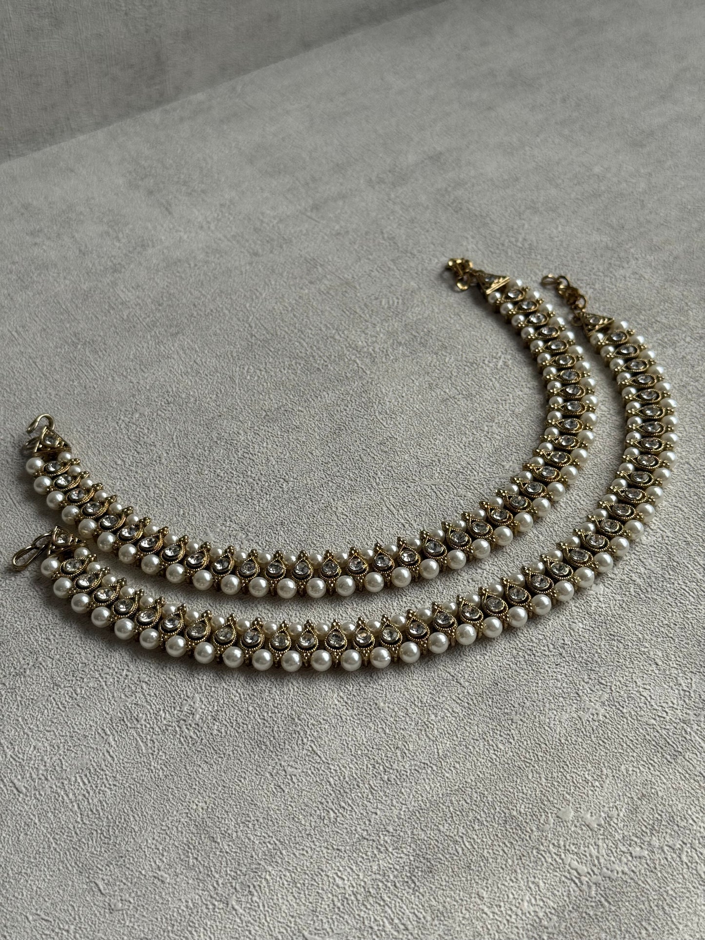 Ayura Designs Chandni Payals – Kundan Anklets with White Pearls & Antique Gold Finish