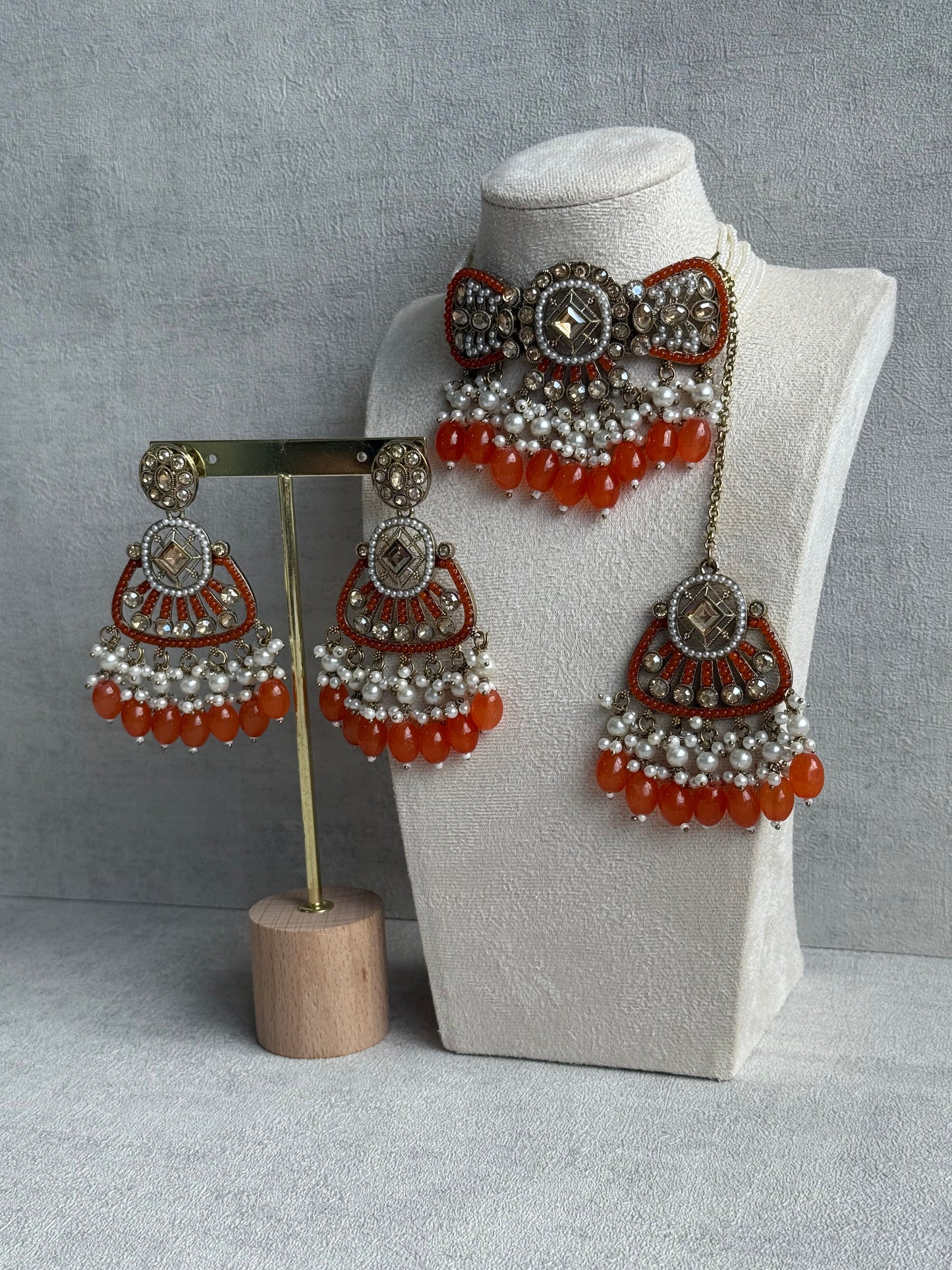 Ayura Designs Qudsia Set with Necklace, Earrings & Tikka – Burnt Orange Stones, Kundan Detailing & Antique Gold Finish