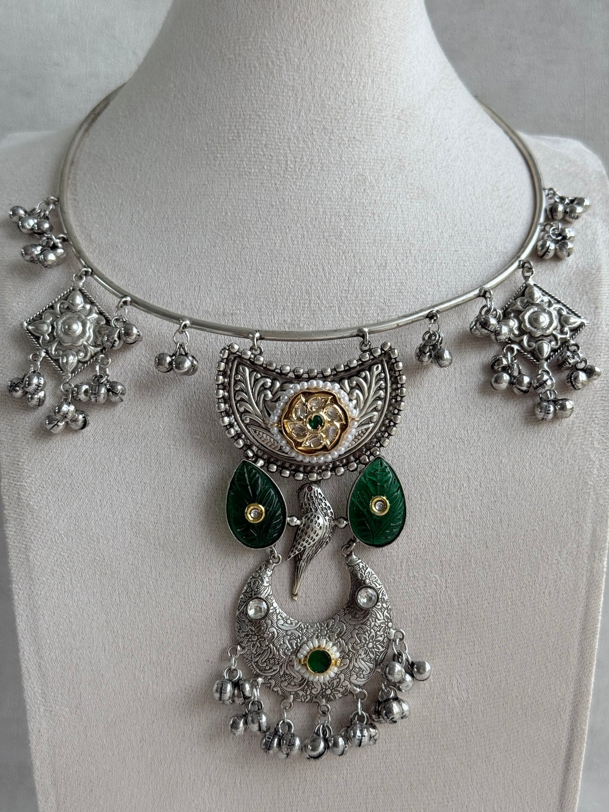 Ayura Designs Jiyana Collar Necklace Set – Emerald Green Carved Teardrop Stones & Oxidised Silver Finish